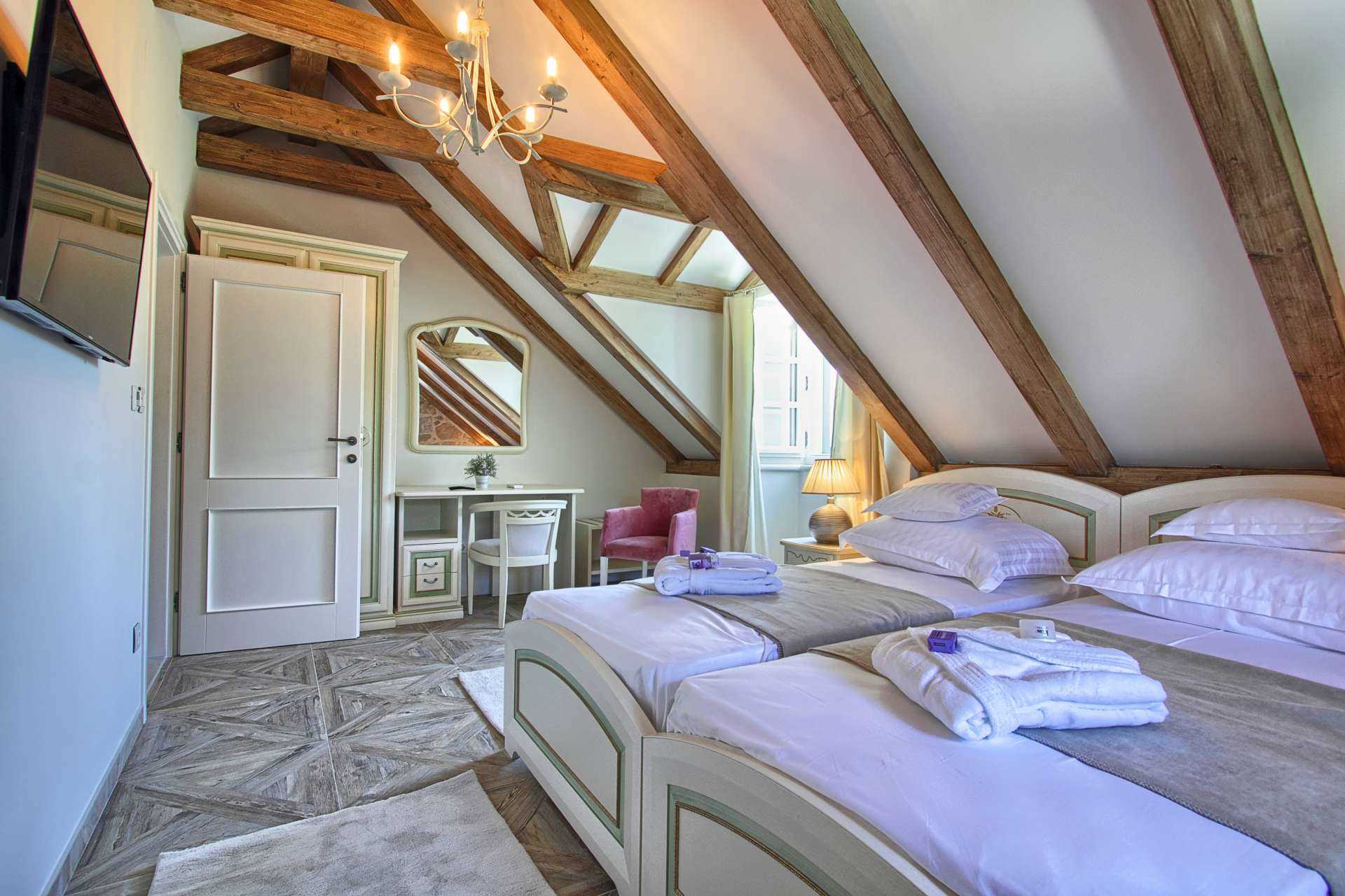 Villa Illyria -charming villa by the sea for 8 guests, close to restaurants and cafes