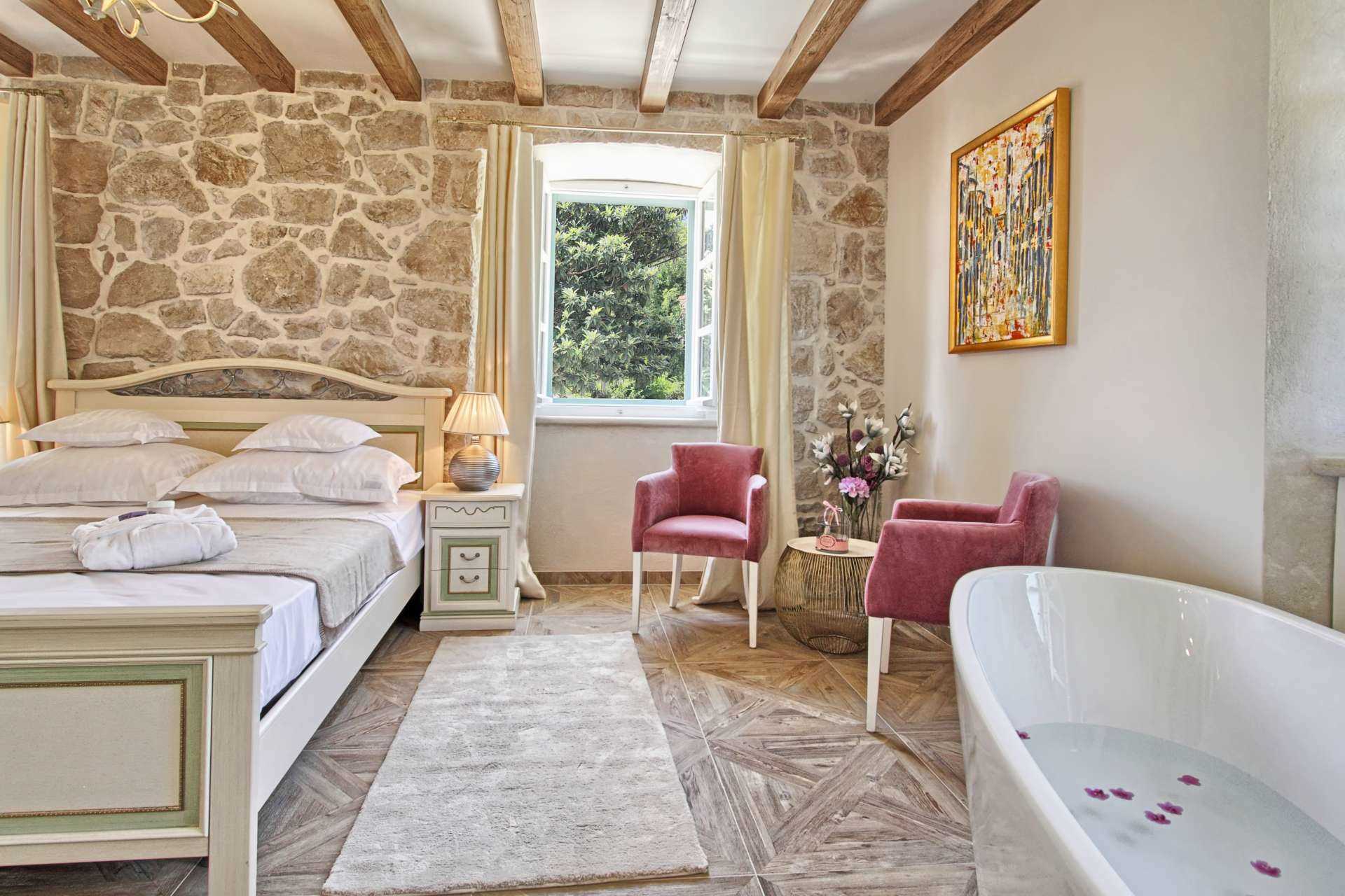 Villa Illyria -charming villa by the sea for 8 guests, close to restaurants and cafes