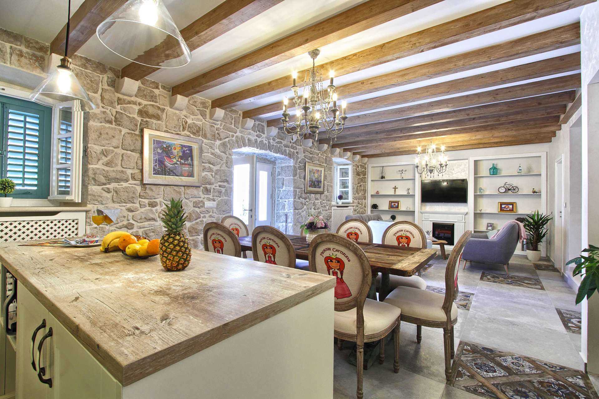 Villa Illyria -charming villa by the sea for 8 guests, close to restaurants and cafes