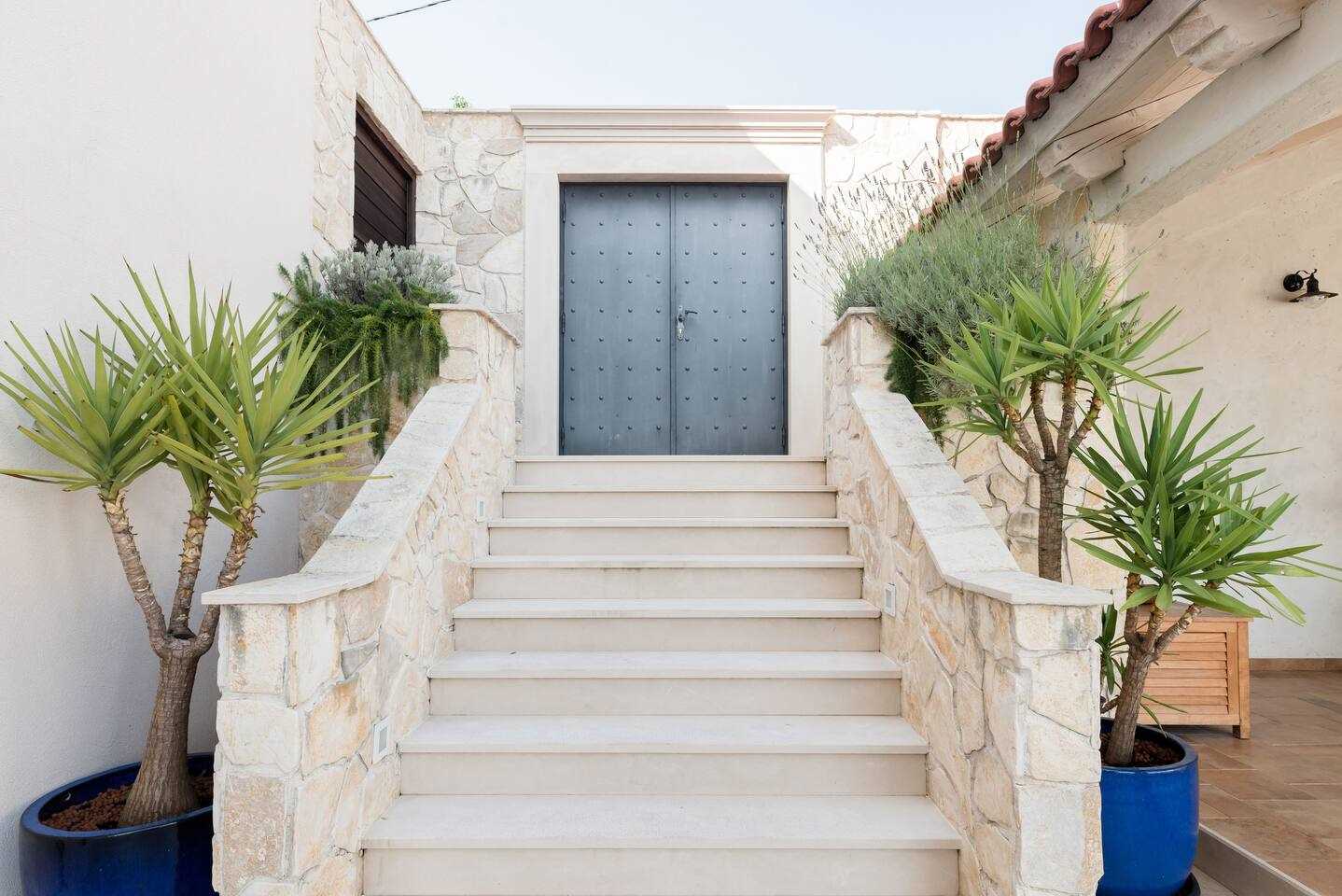 Villa Paradiso - luxury 7-bedroom villa with a heated pool and sea views