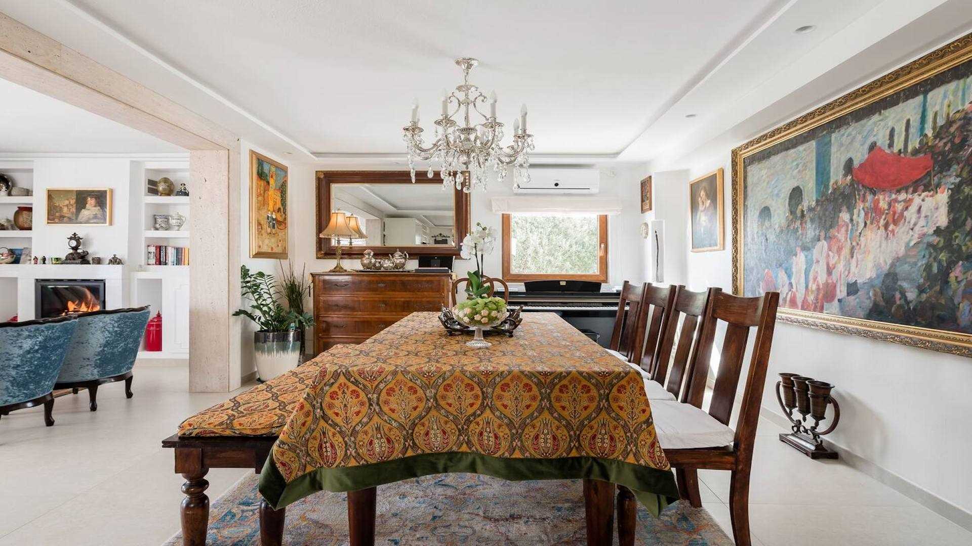 Villa Paradiso - luxury 7-bedroom villa with a heated pool and sea views