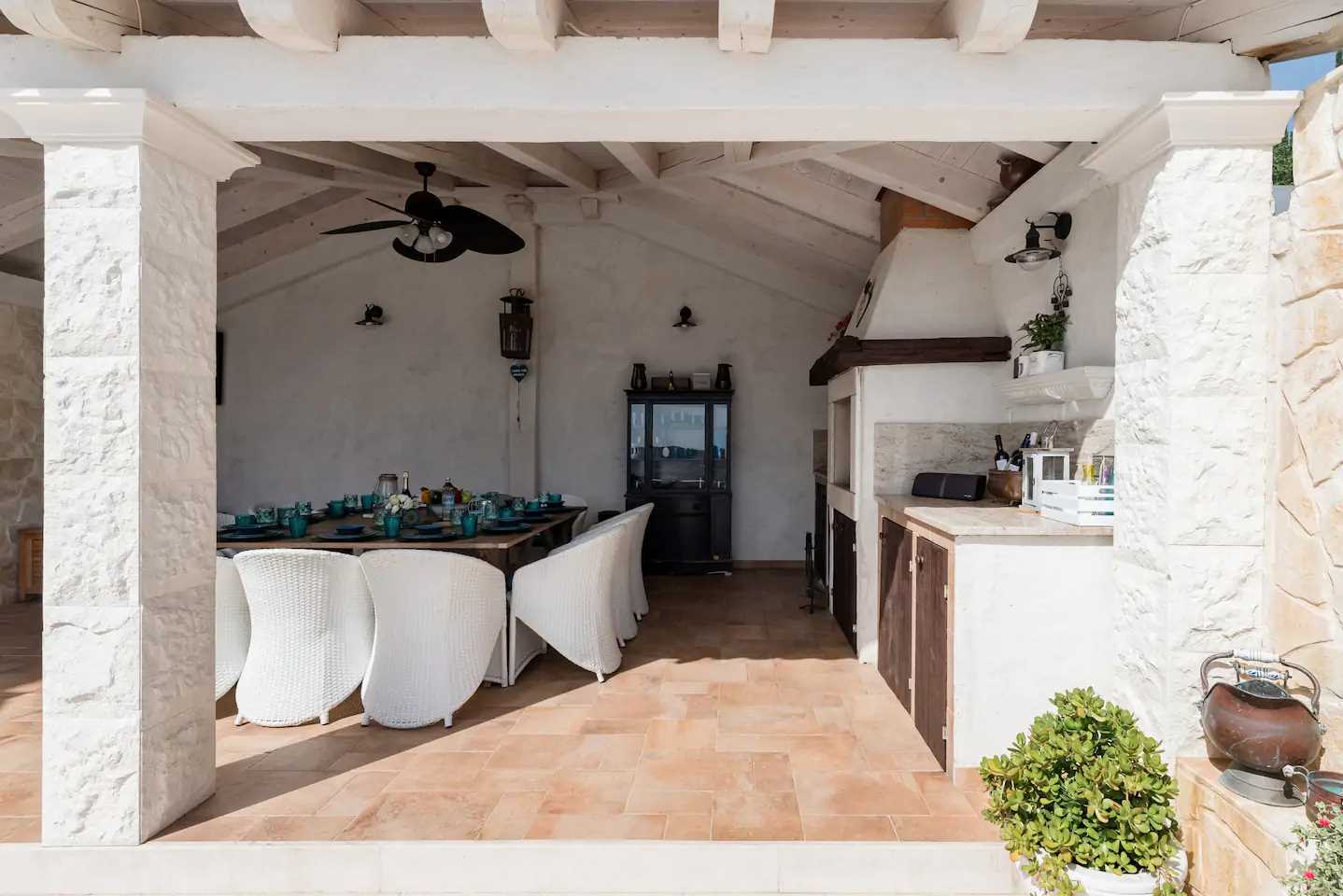 Villa Paradiso - luxury 7-bedroom villa with a heated pool and sea views