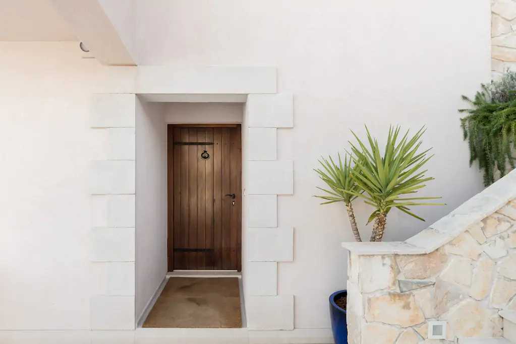 Villa Paradiso - luxury 7-bedroom villa with a heated pool and sea views