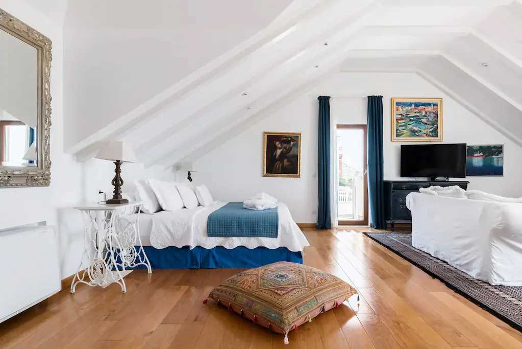 Villa Paradiso - luxury 7-bedroom villa with a heated pool and sea views