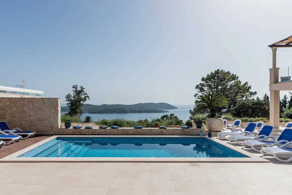 Villa Paradiso - luxury 7-bedroom villa with a heated pool and sea views