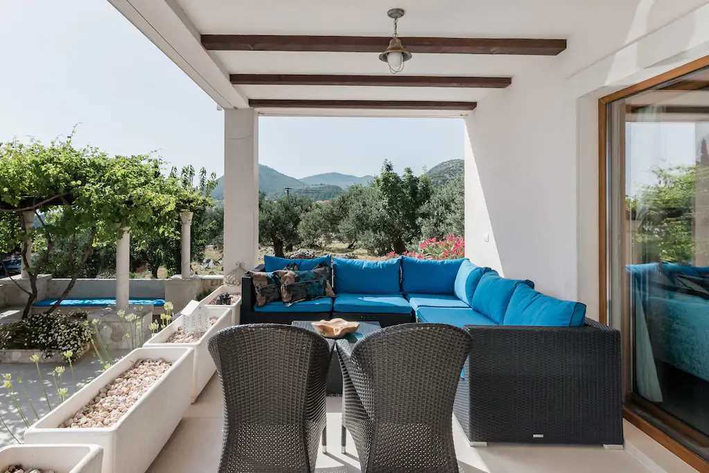 Villa Paradiso - luxury 7-bedroom villa with a heated pool and sea views