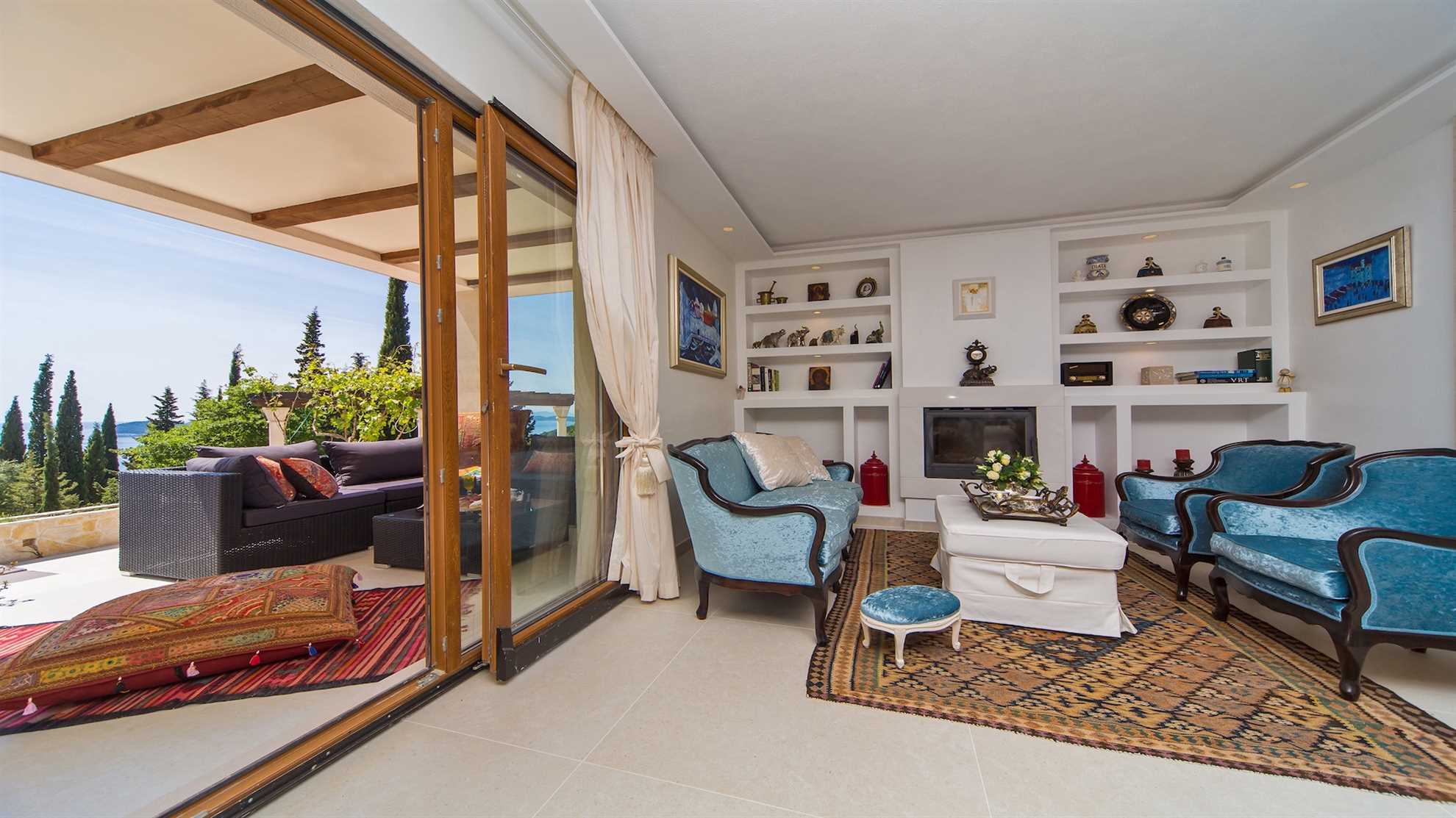 Villa Paradiso - luxury 7-bedroom villa with a heated pool and sea views