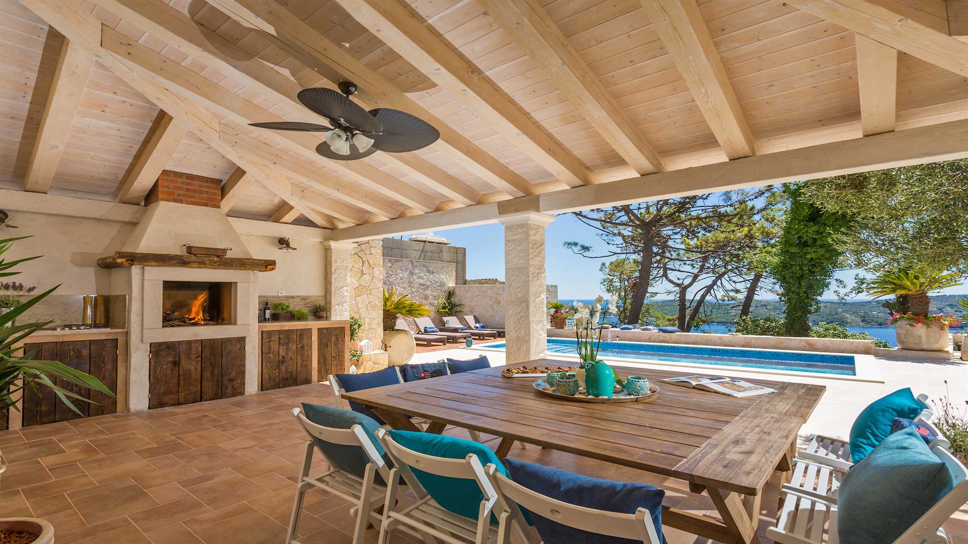Villa Paradiso - luxury 7-bedroom villa with a heated pool and sea views