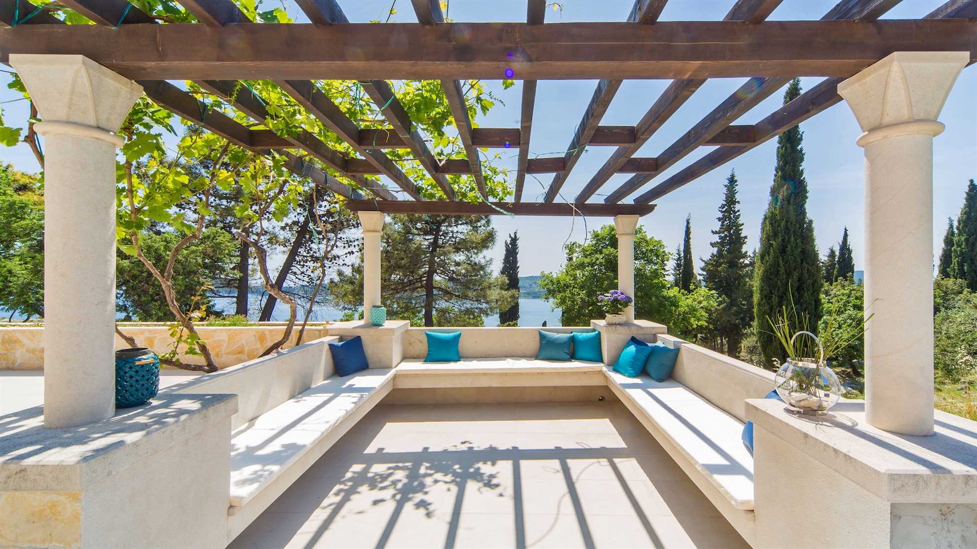 Villa Paradiso - luxury 7-bedroom villa with a heated pool and sea views