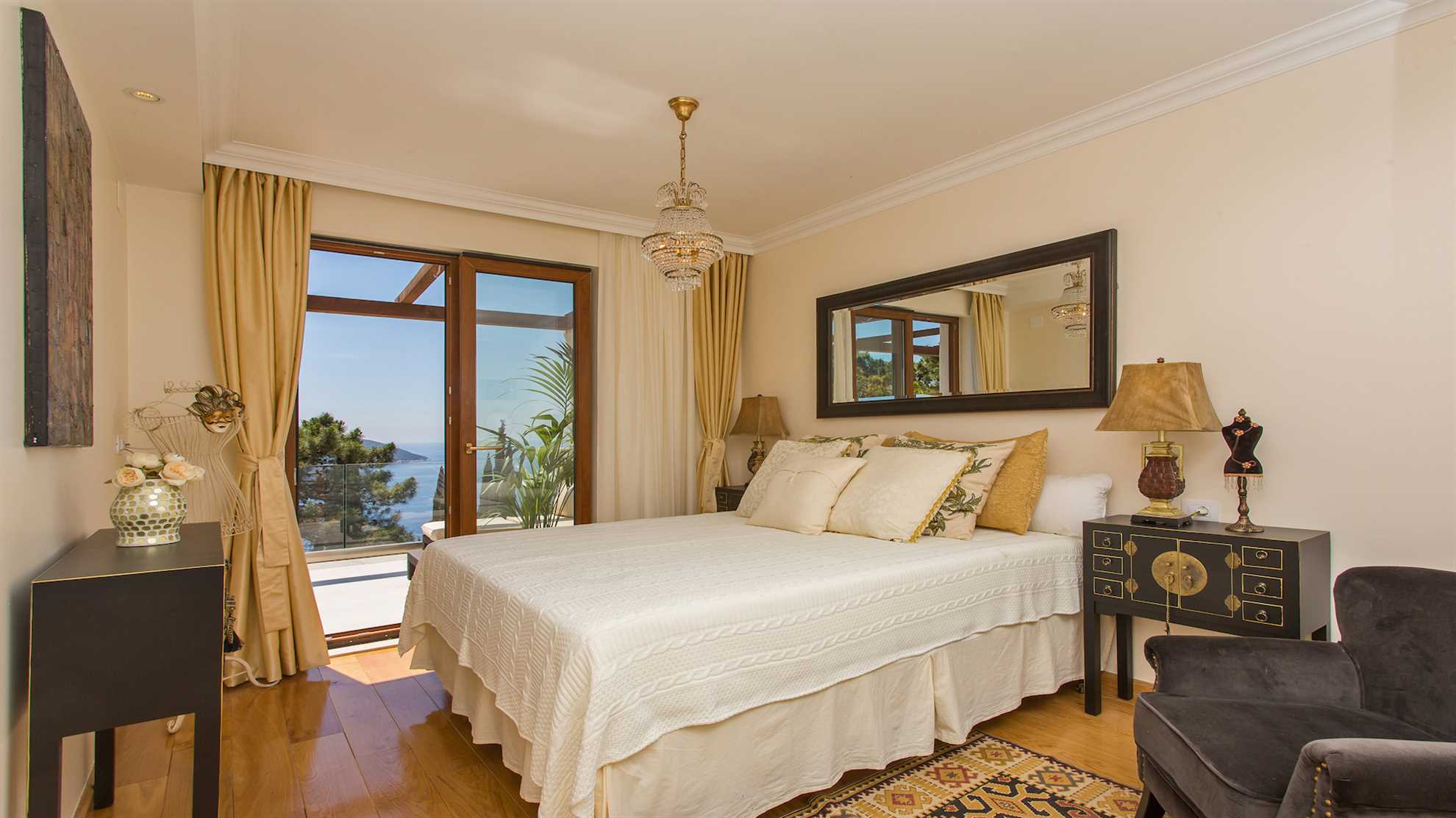 Villa Paradiso - luxury 7-bedroom villa with a heated pool and sea views