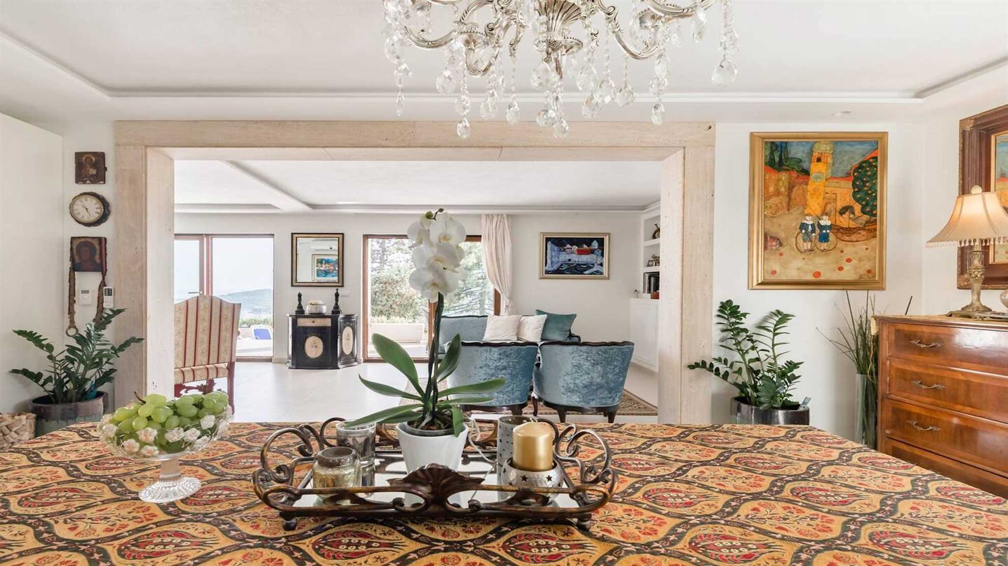 Villa Paradiso - luxury 7-bedroom villa with a heated pool and sea views