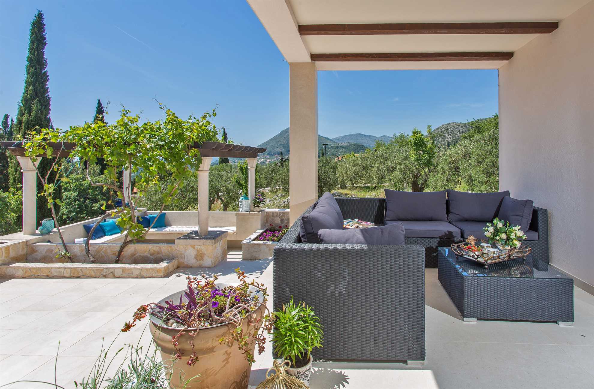 Villa Paradiso - luxury 7-bedroom villa with a heated pool and sea views