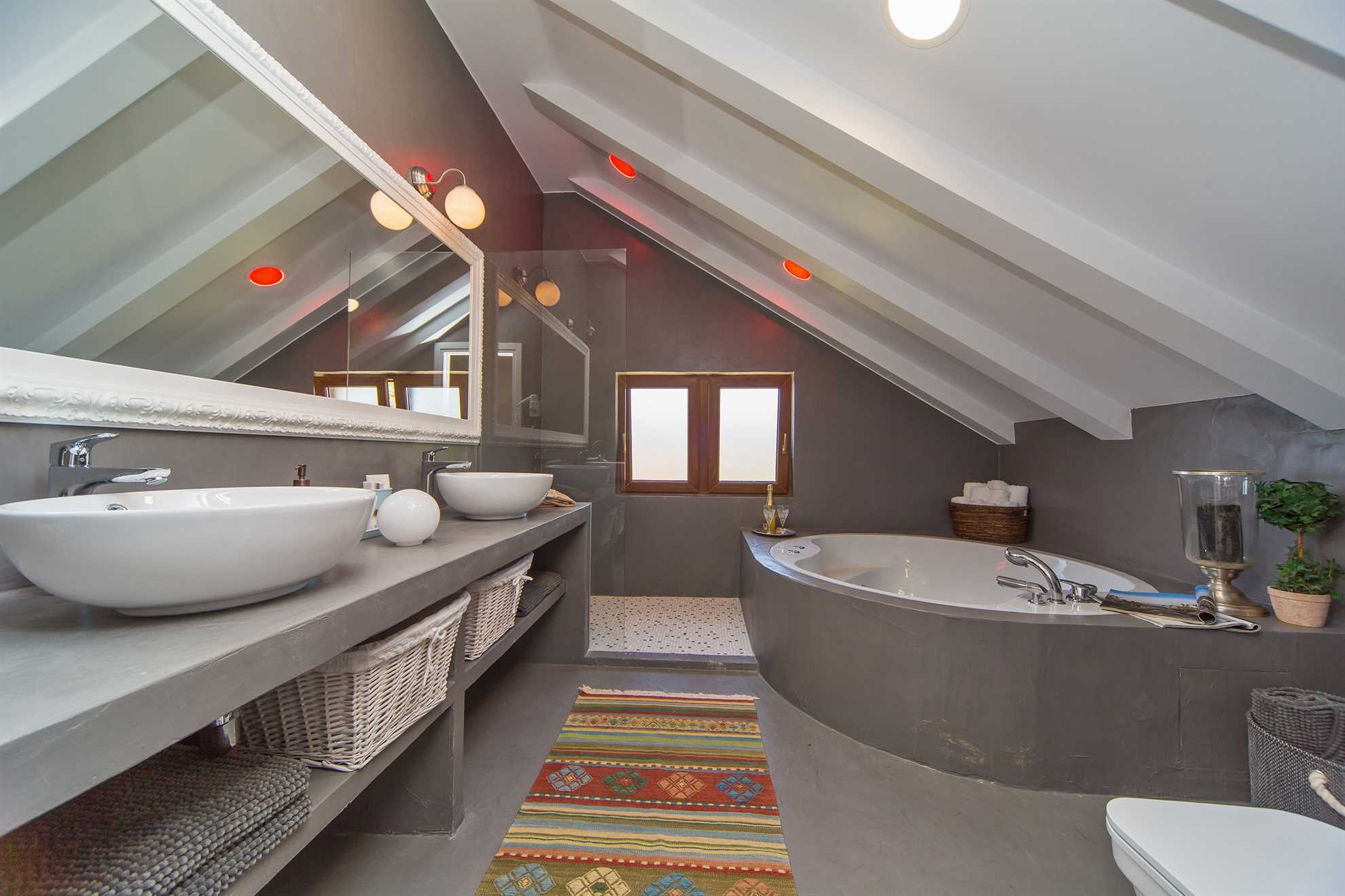 Villa Paradiso - luxury 7-bedroom villa with a heated pool and sea views
