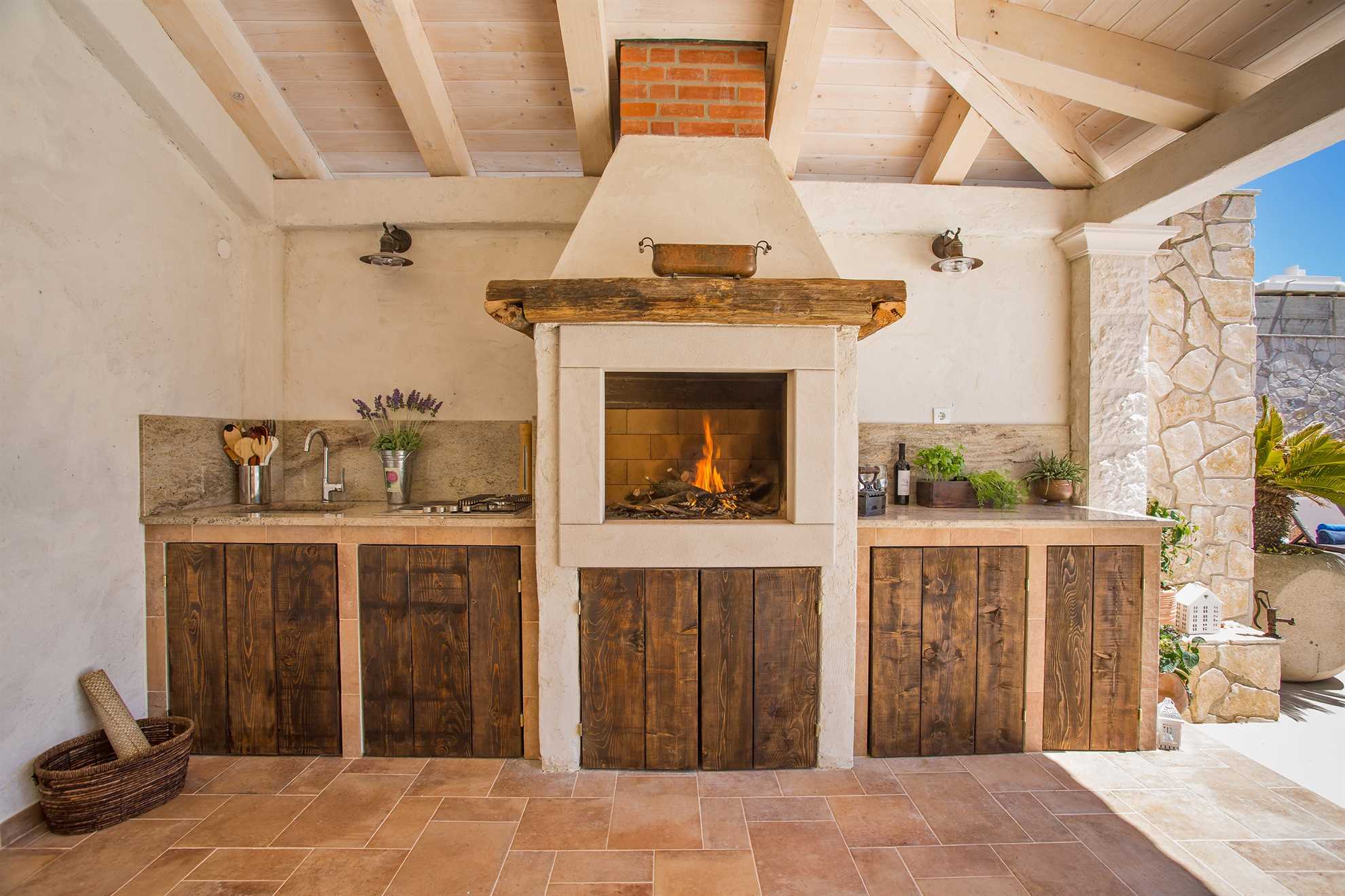 Villa Paradiso - luxury 7-bedroom villa with a heated pool and sea views
