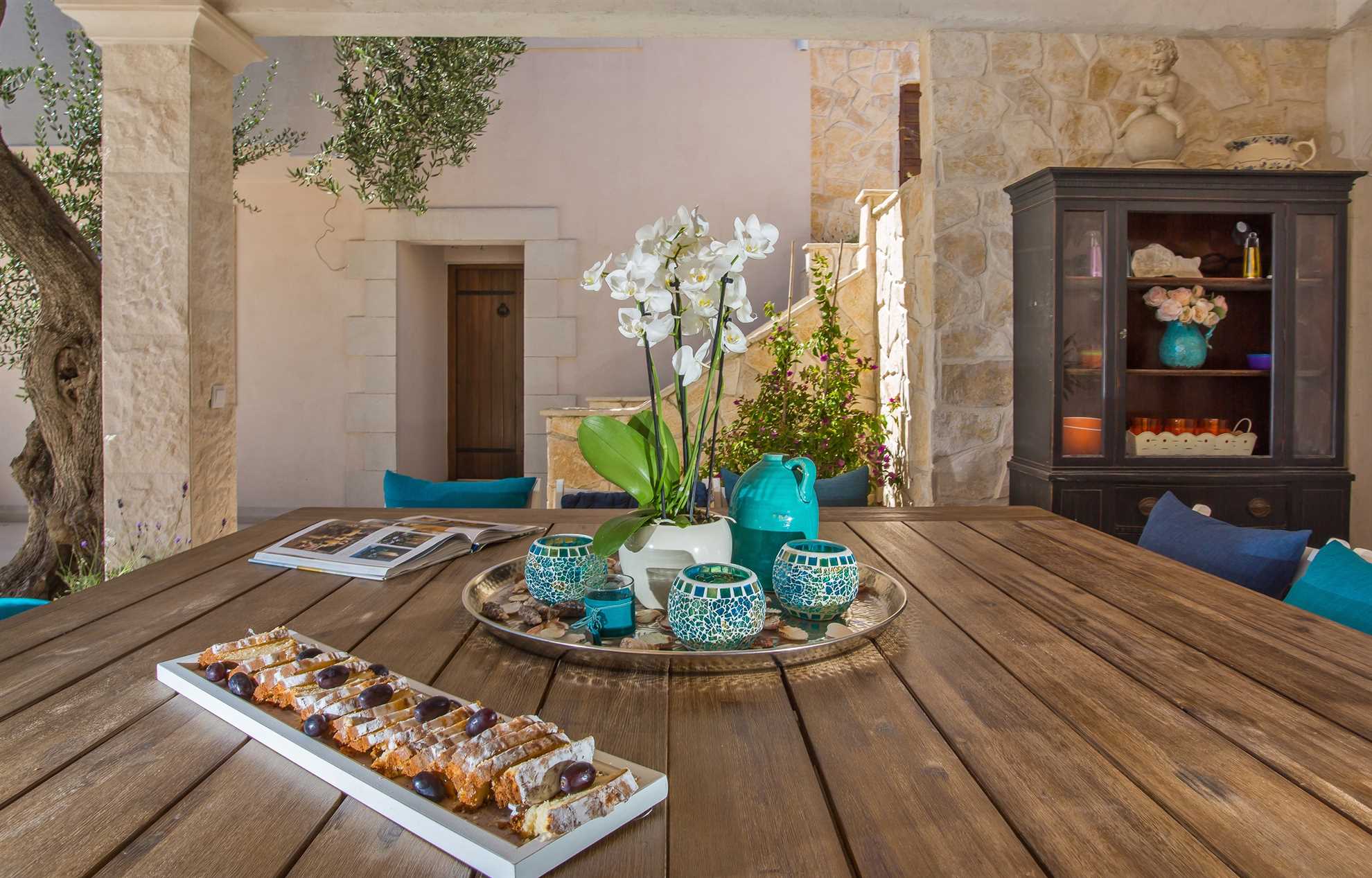 Villa Paradiso - luxury 7-bedroom villa with a heated pool and sea views