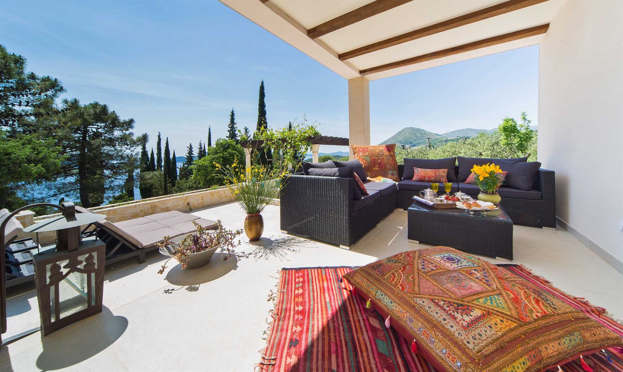 Villa Paradiso - luxury 7-bedroom villa with a heated pool and sea views