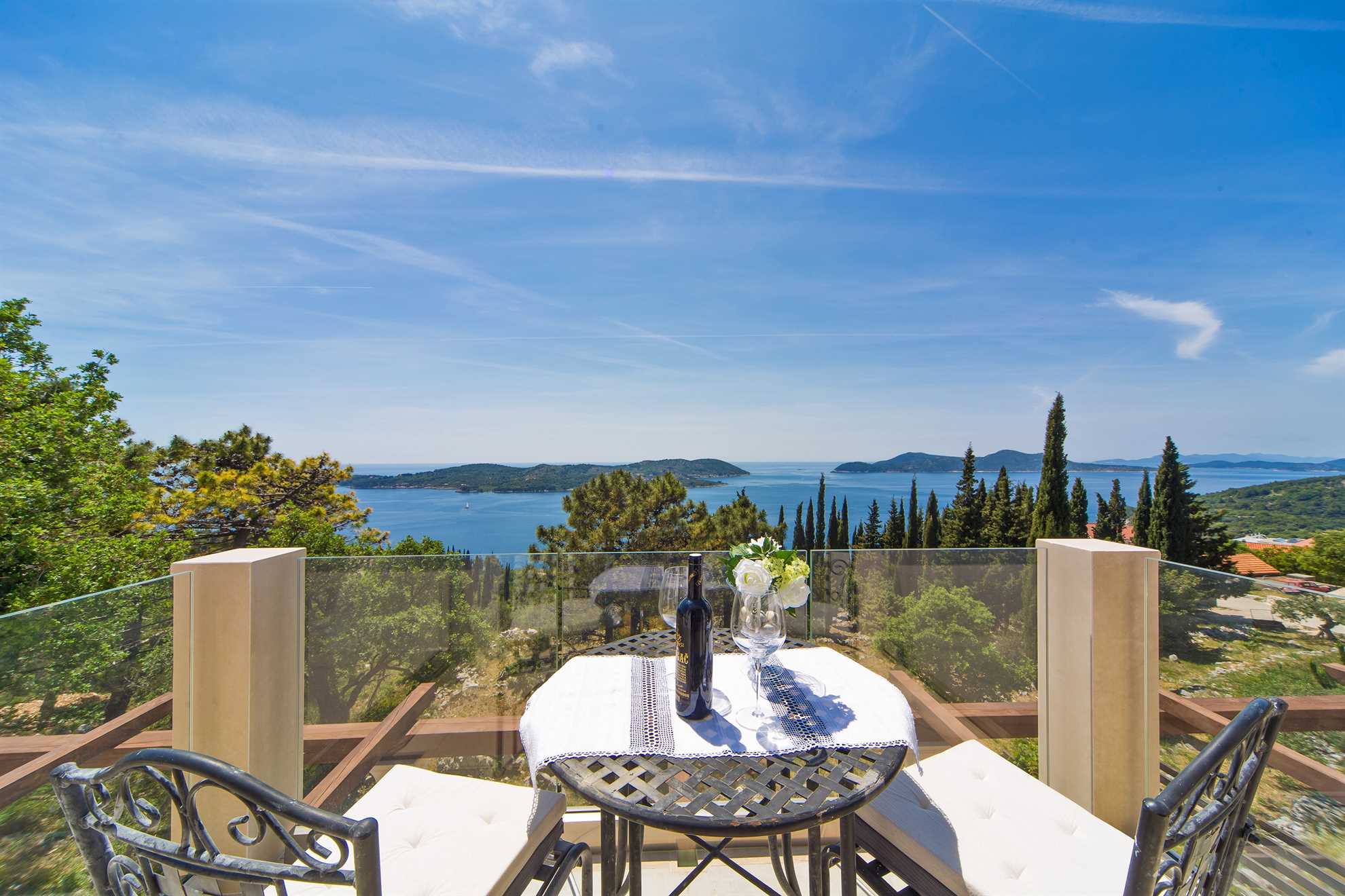 Villa Paradiso - luxury 7-bedroom villa with a heated pool and sea views