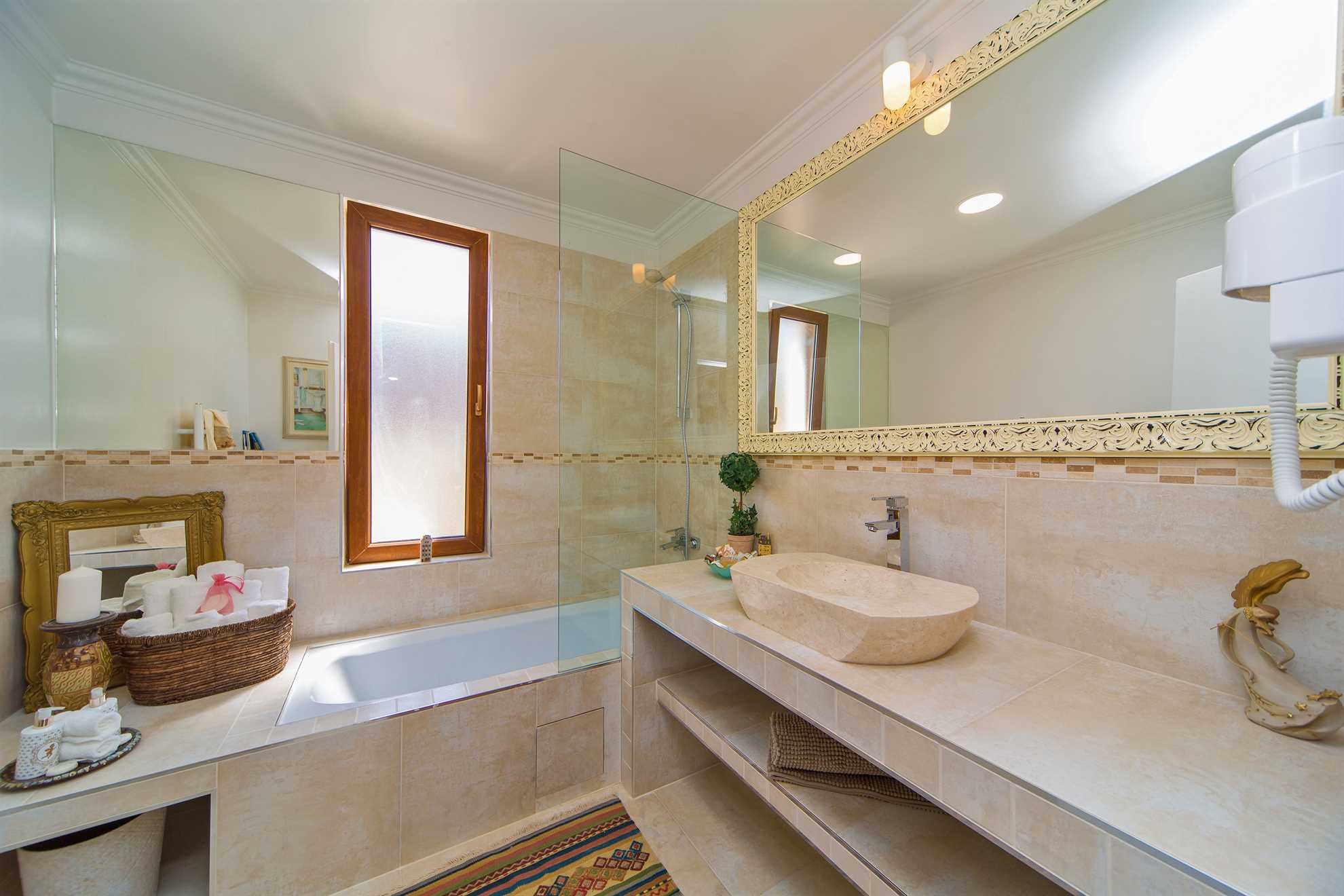 Villa Paradiso - luxury 7-bedroom villa with a heated pool and sea views