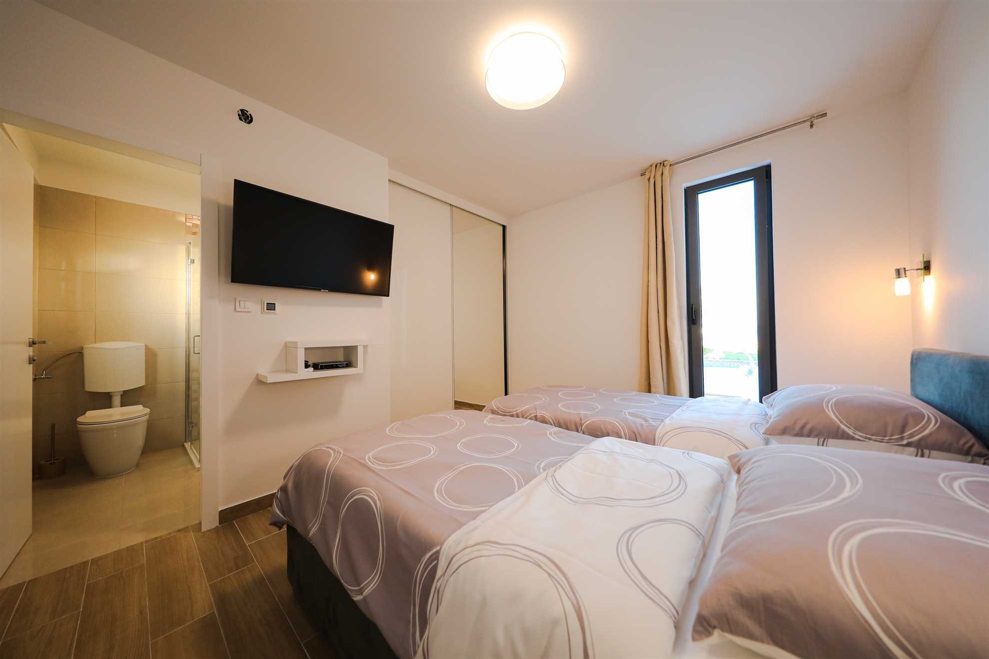 Villa Seabreeze Haven - seaside villa with a tennis court, 120 m2 pool, jacuzzi and tranquility