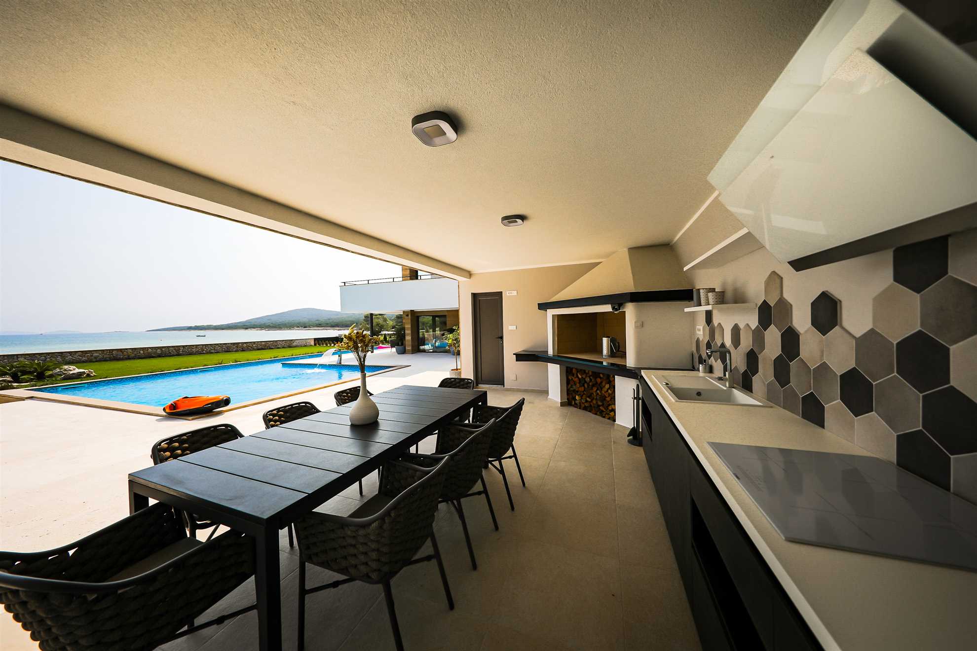 Villa Seabreeze Haven - seaside villa with a tennis court, 120 m2 pool, jacuzzi and tranquility