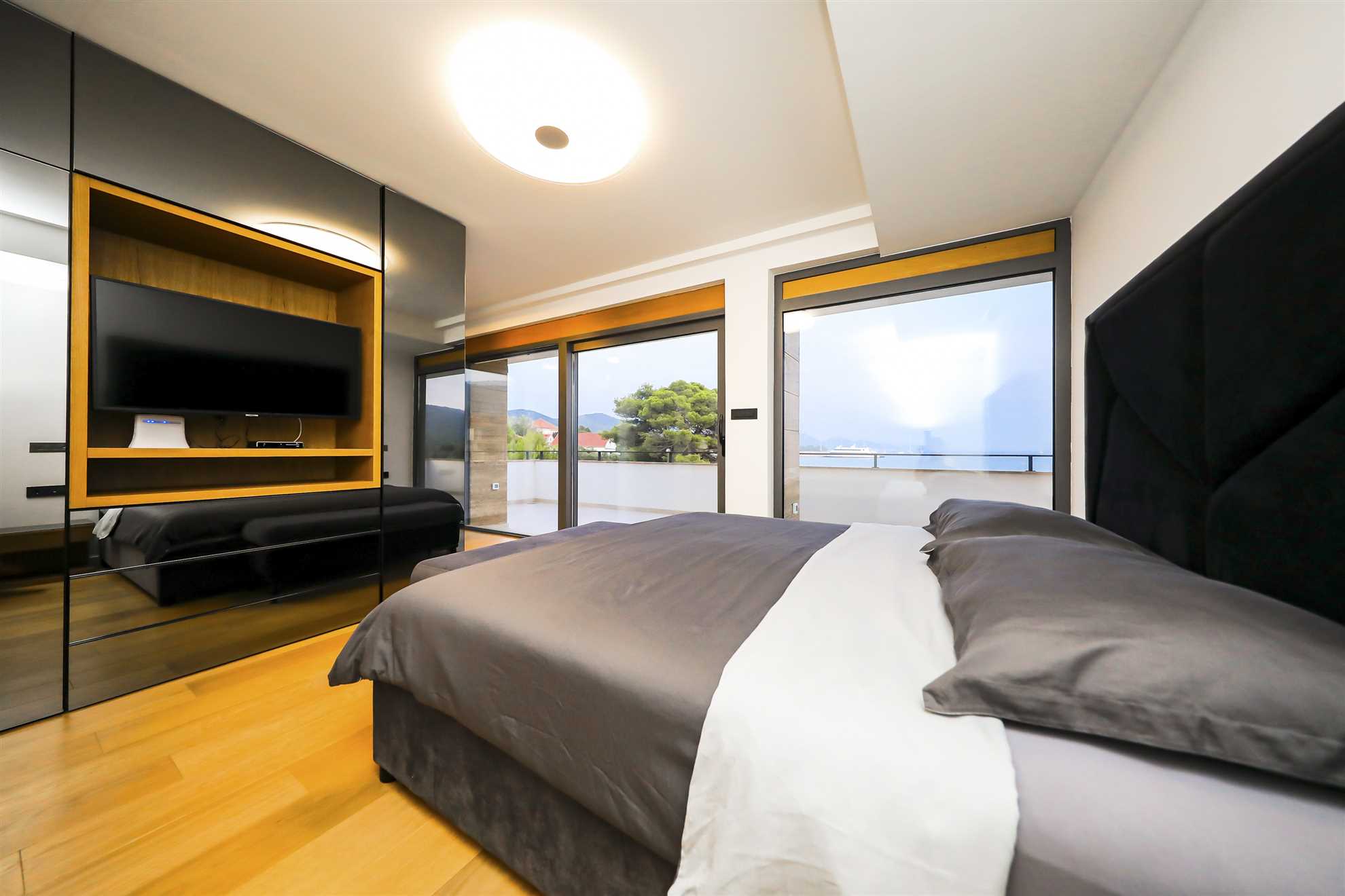 Villa Seabreeze Haven - seaside villa with a tennis court, 120 m2 pool, jacuzzi and tranquility