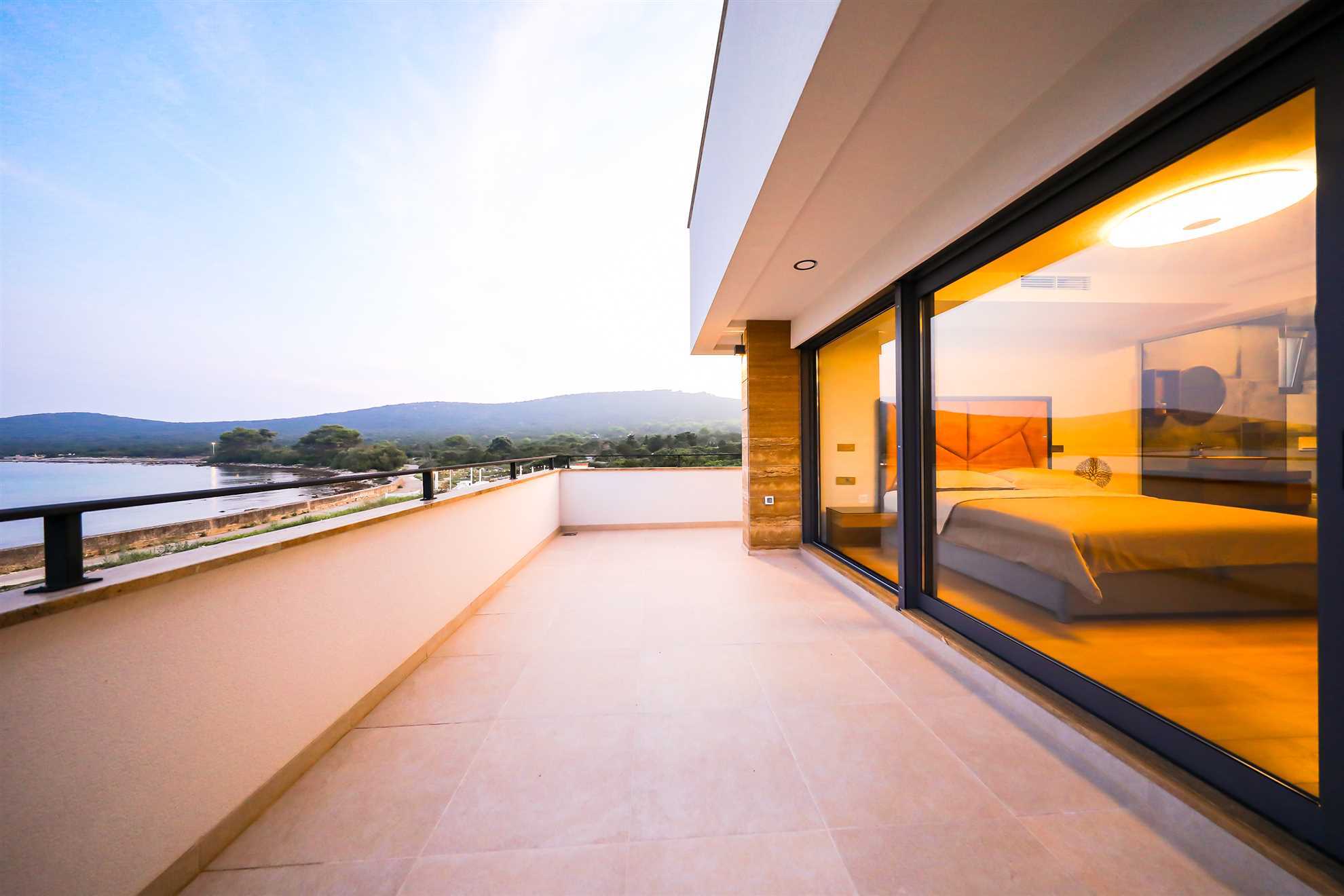 Villa Seabreeze Haven - seaside villa with a tennis court, 120 m2 pool, jacuzzi and tranquility