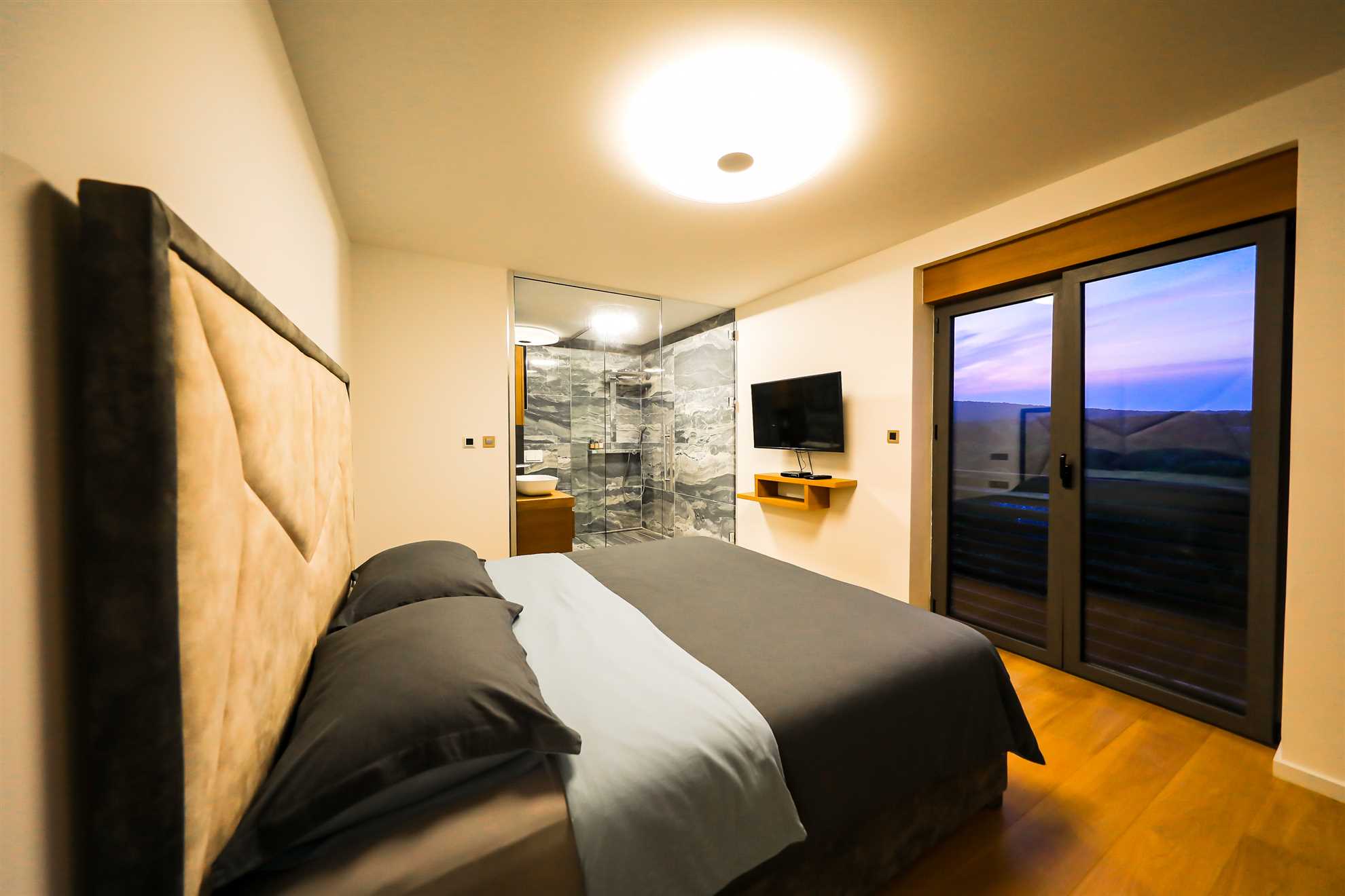 Villa Seabreeze Haven - seaside villa with a tennis court, 120 m2 pool, jacuzzi and tranquility