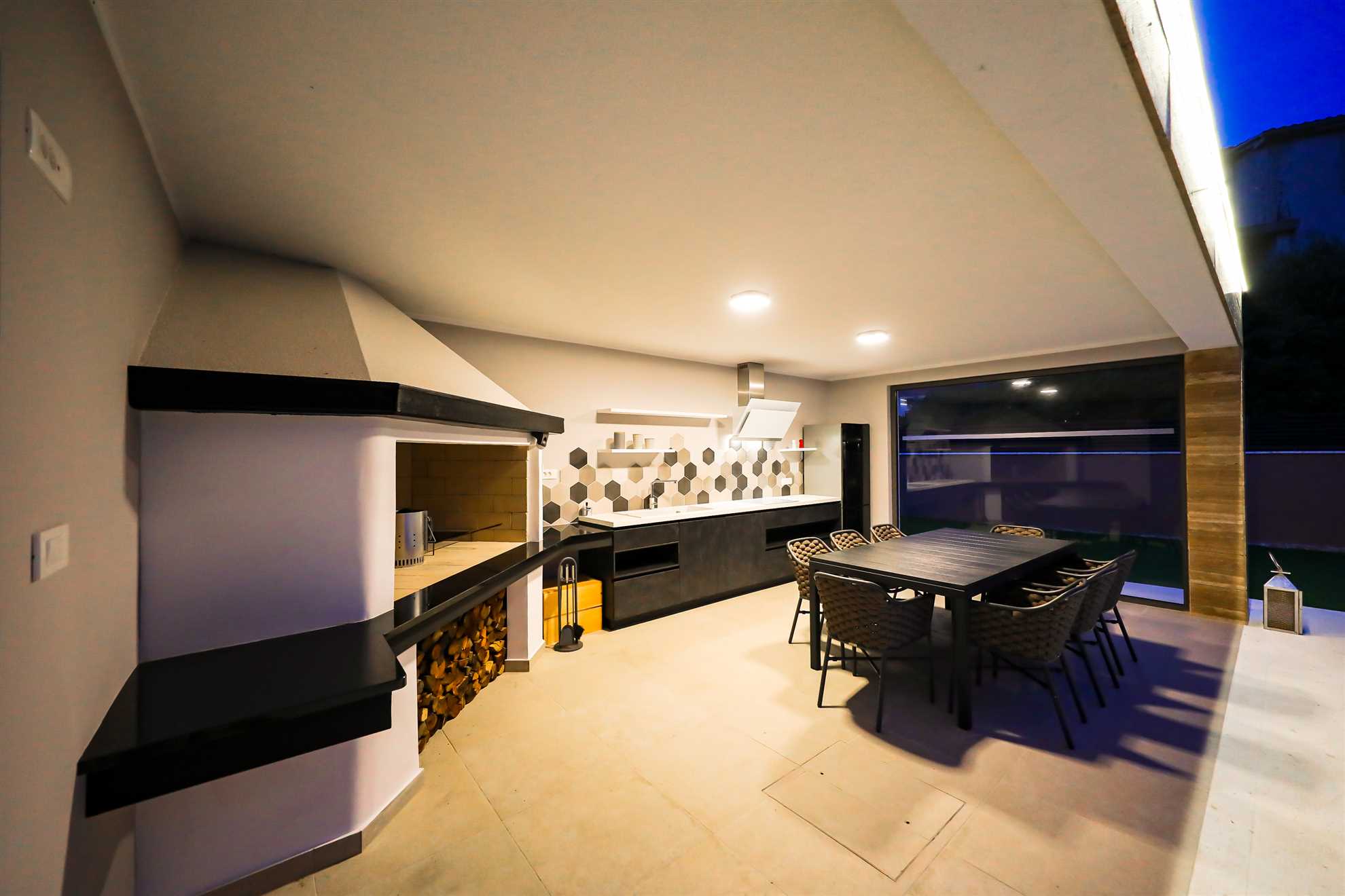 Villa Seabreeze Haven - seaside villa with a tennis court, 120 m2 pool, jacuzzi and tranquility
