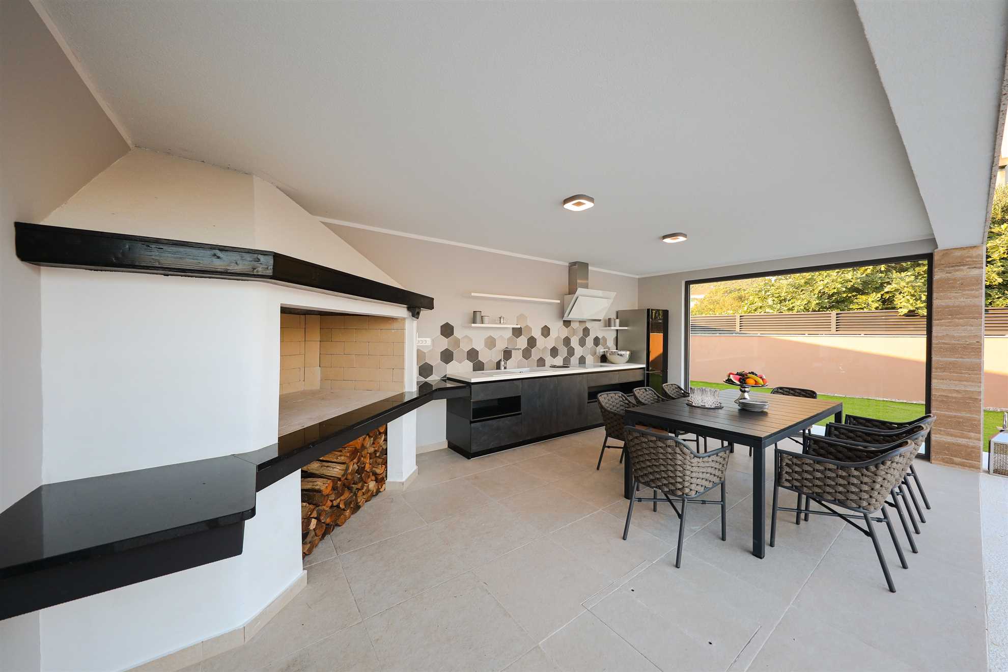 Villa Seabreeze Haven - seaside villa with a tennis court, 120 m2 pool, jacuzzi and tranquility