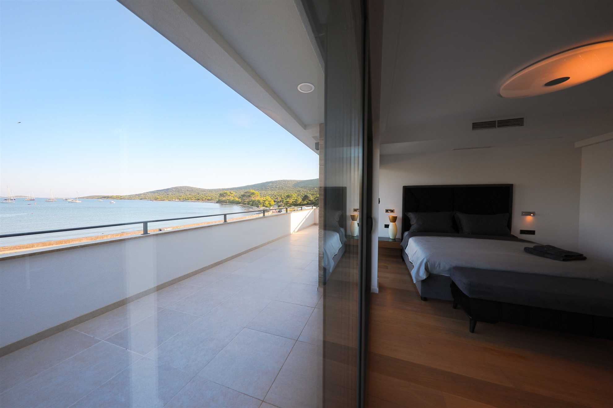 Villa Seabreeze Haven - seaside villa with a tennis court, 120 m2 pool, jacuzzi and tranquility