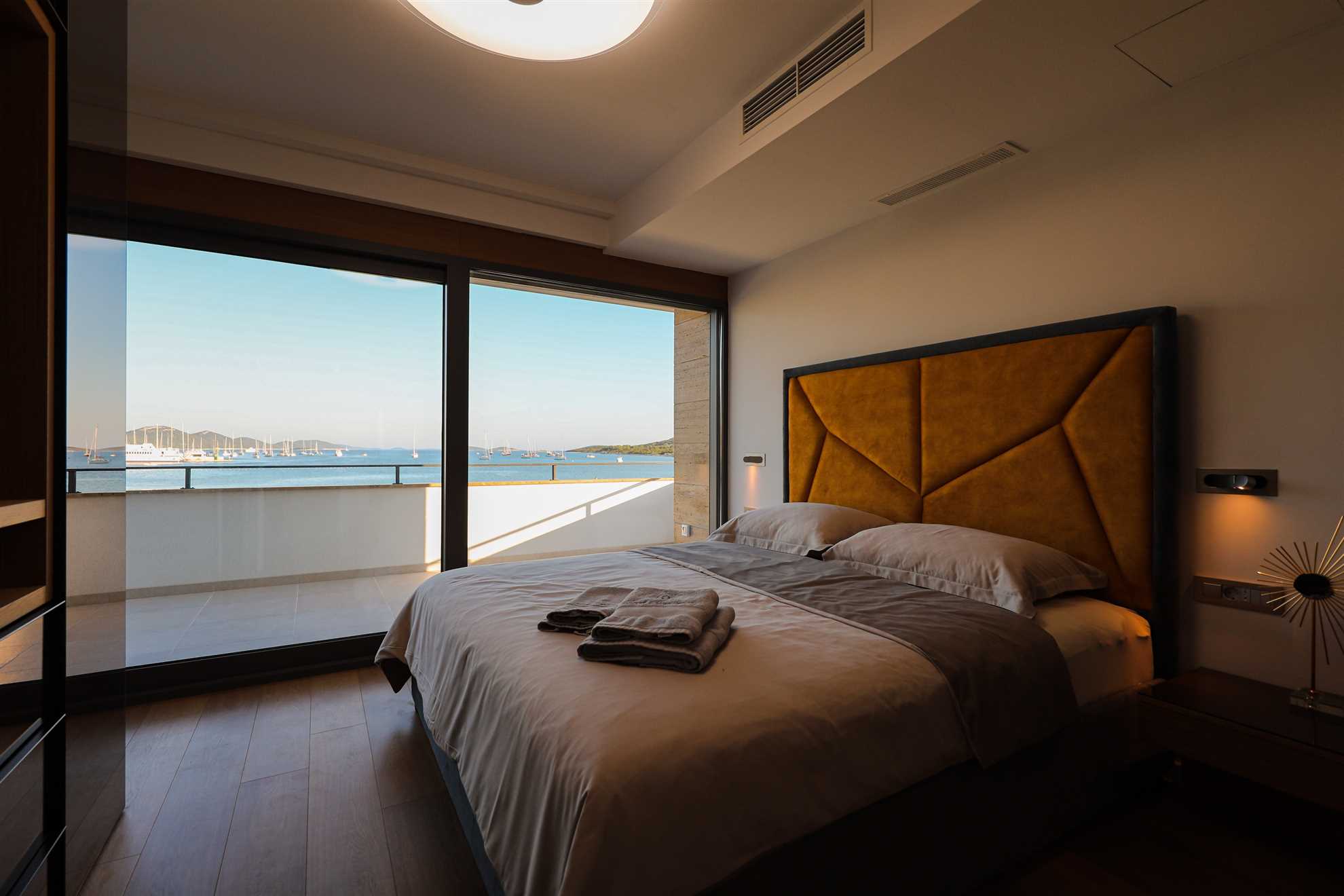 Villa Seabreeze Haven - seaside villa with a tennis court, 120 m2 pool, jacuzzi and tranquility