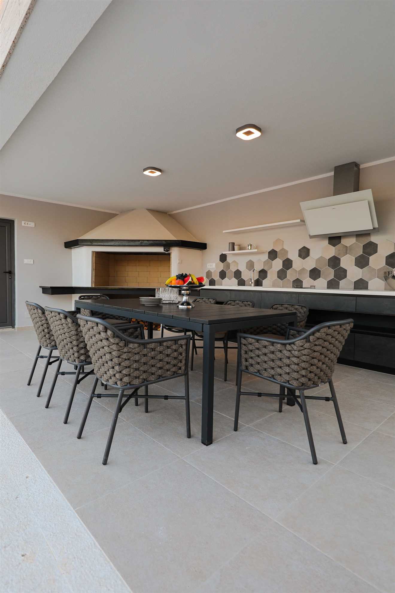 Villa Seabreeze Haven - seaside villa with a tennis court, 120 m2 pool, jacuzzi and tranquility