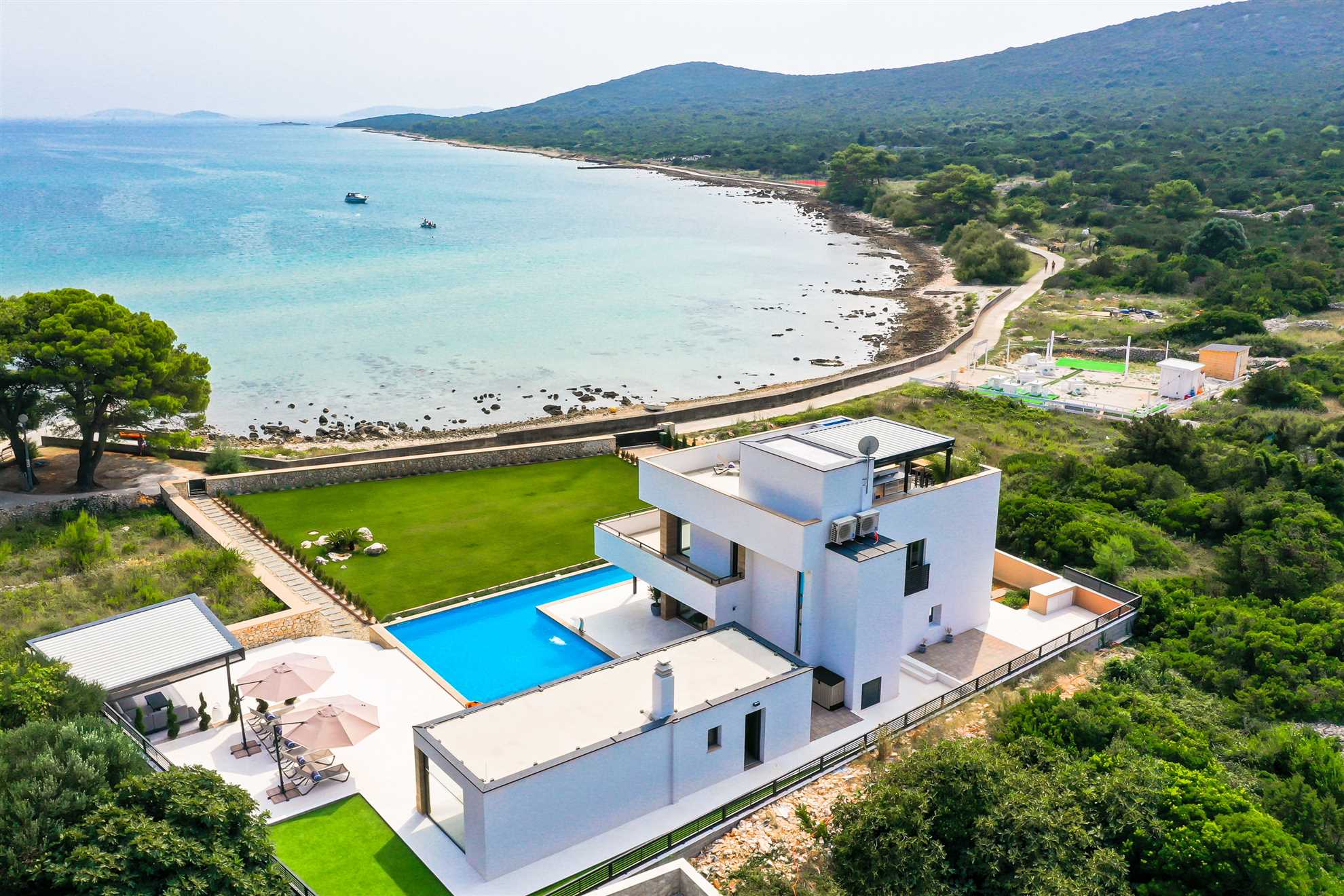 Villa Seabreeze Haven - seaside villa with a tennis court, 120 m2 pool, jacuzzi and tranquility