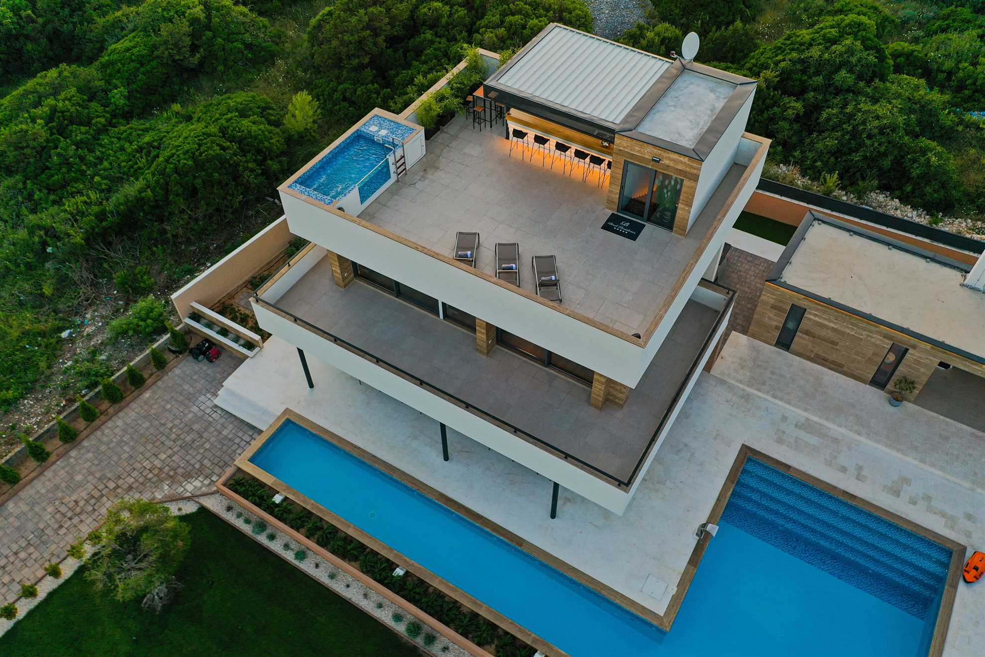 Villa Seabreeze Haven - seaside villa with a tennis court, 120 m2 pool, jacuzzi and tranquility