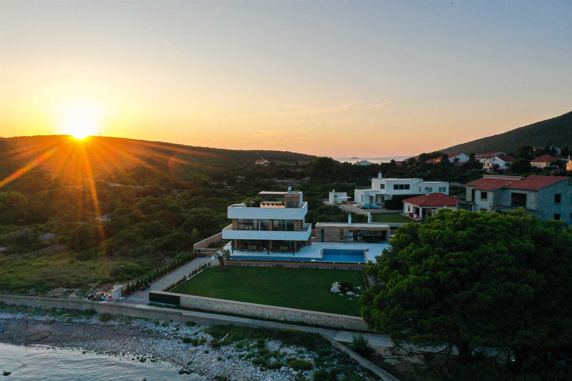Villa Seabreeze Haven - seaside villa with a tennis court, 120 m2 pool, jacuzzi and tranquility