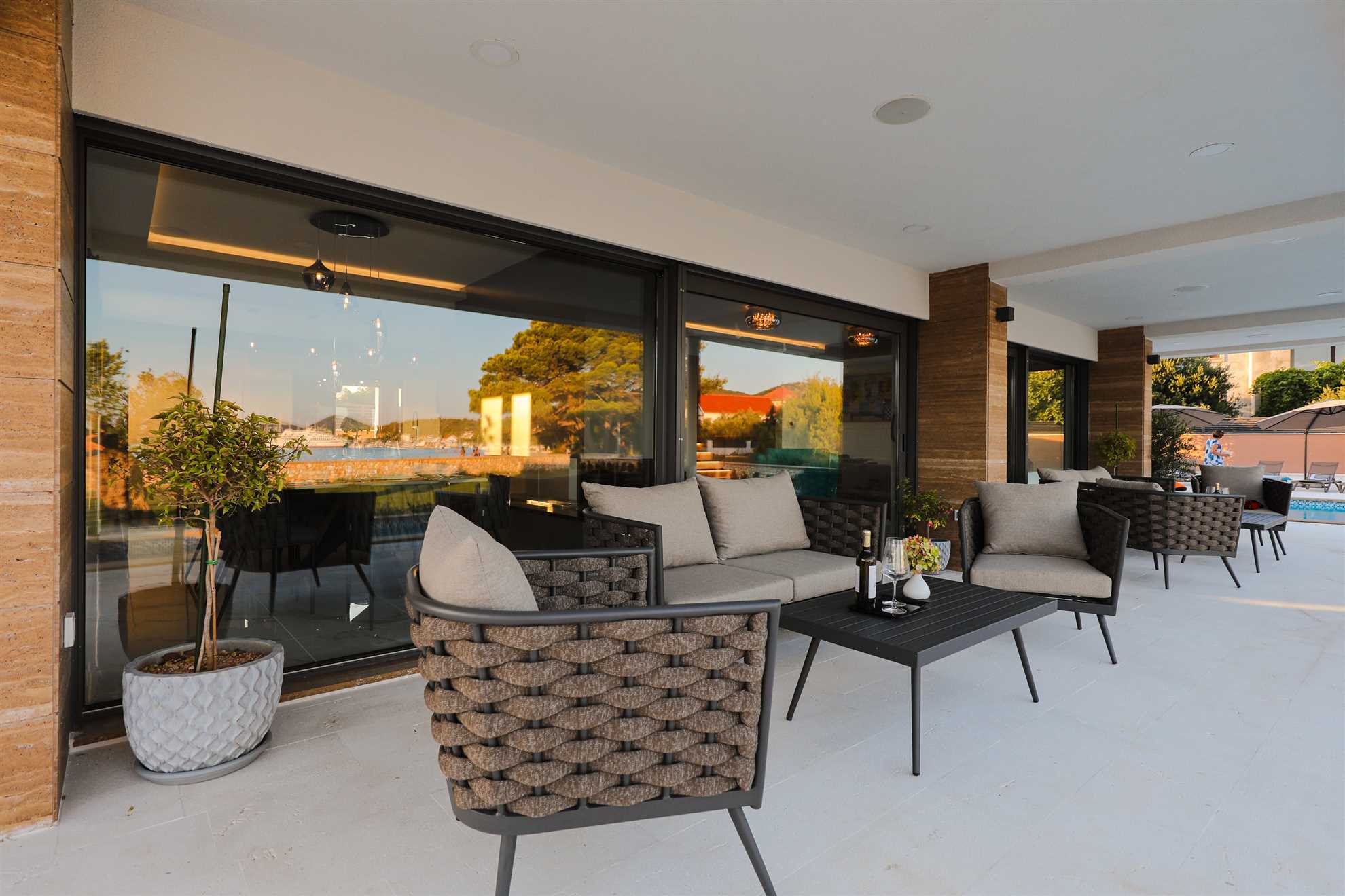 Villa Seabreeze Haven - seaside villa with a tennis court, 120 m2 pool, jacuzzi and tranquility