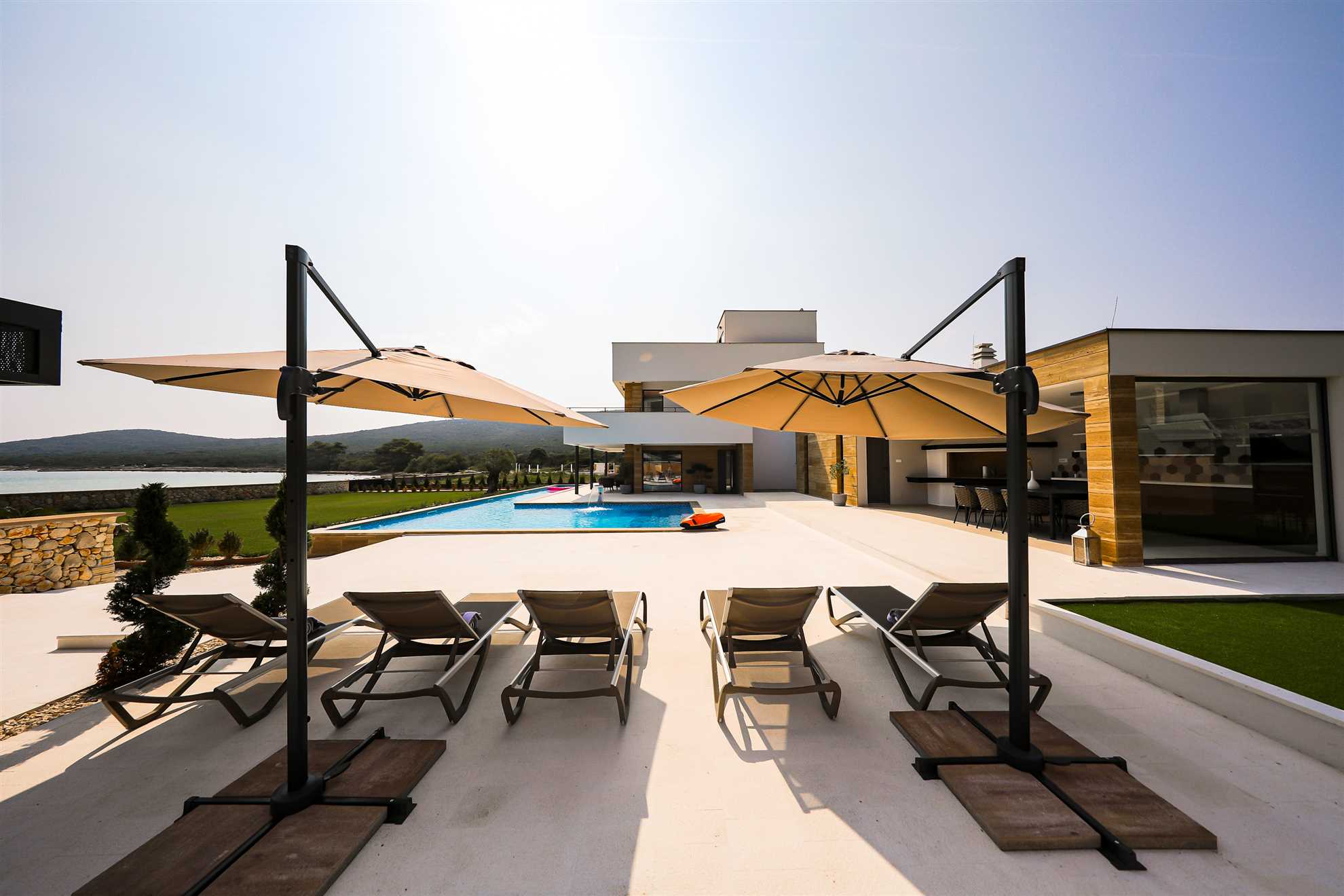 Villa Seabreeze Haven - seaside villa with a tennis court, 120 m2 pool, jacuzzi and tranquility