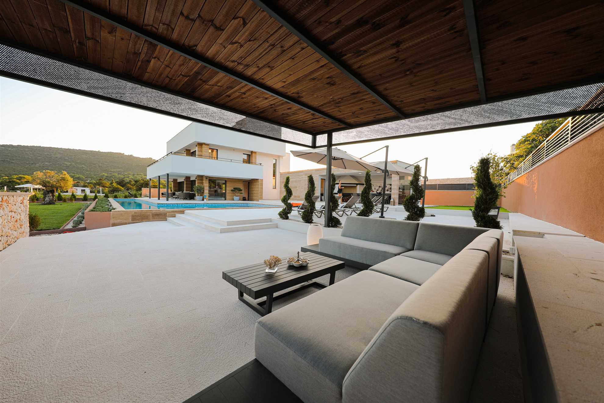Villa Seabreeze Haven - seaside villa with a tennis court, 120 m2 pool, jacuzzi and tranquility