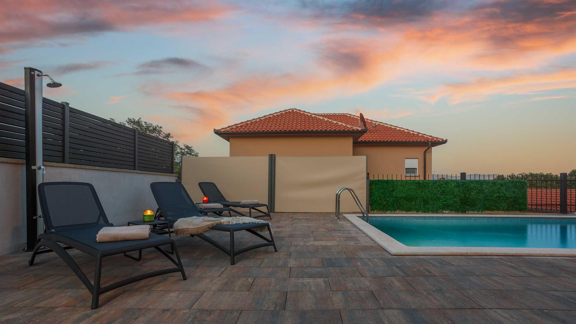 Vila MONICA s pogledom na morje in ogrevanim bazenom