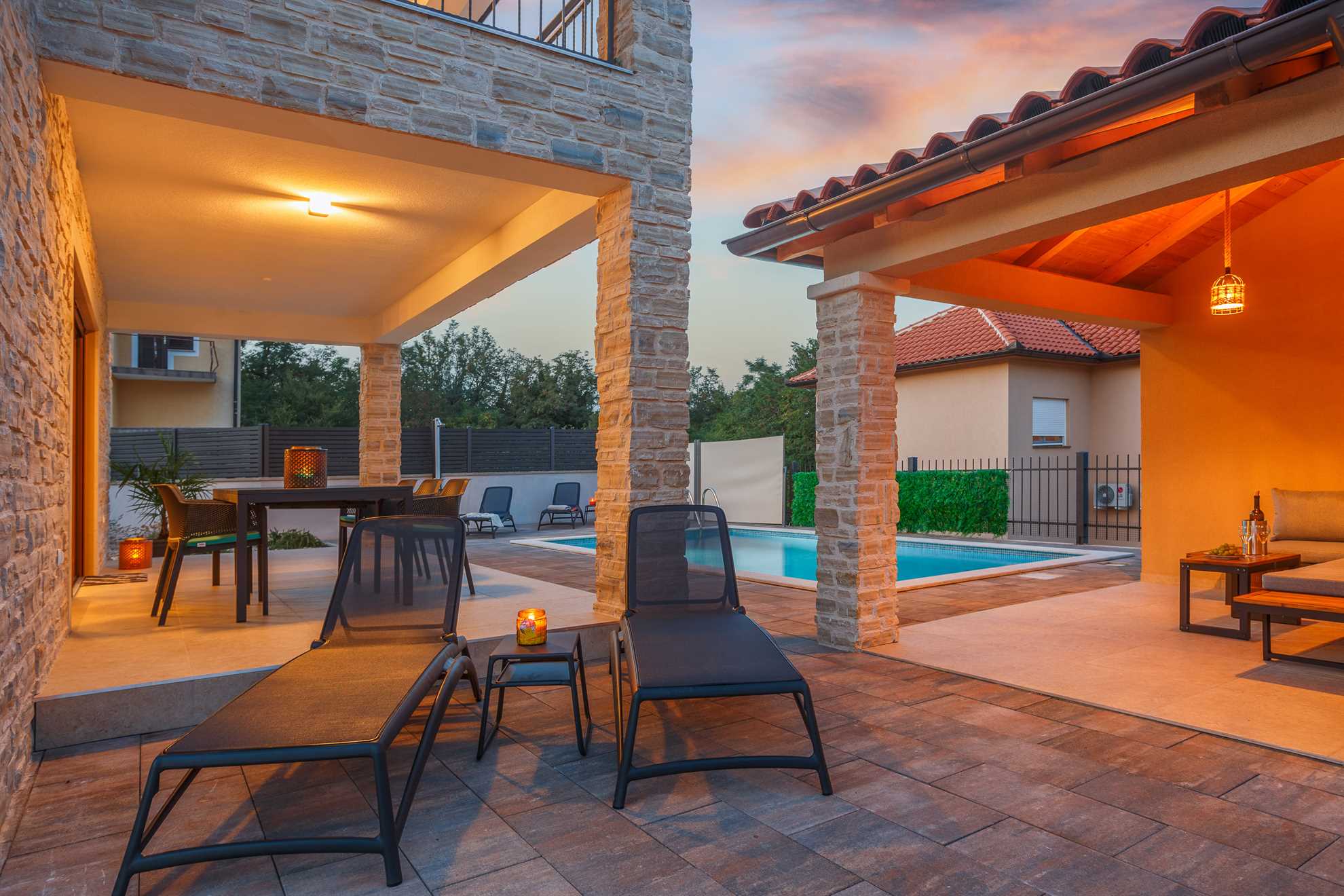 Vila MONICA s pogledom na morje in ogrevanim bazenom