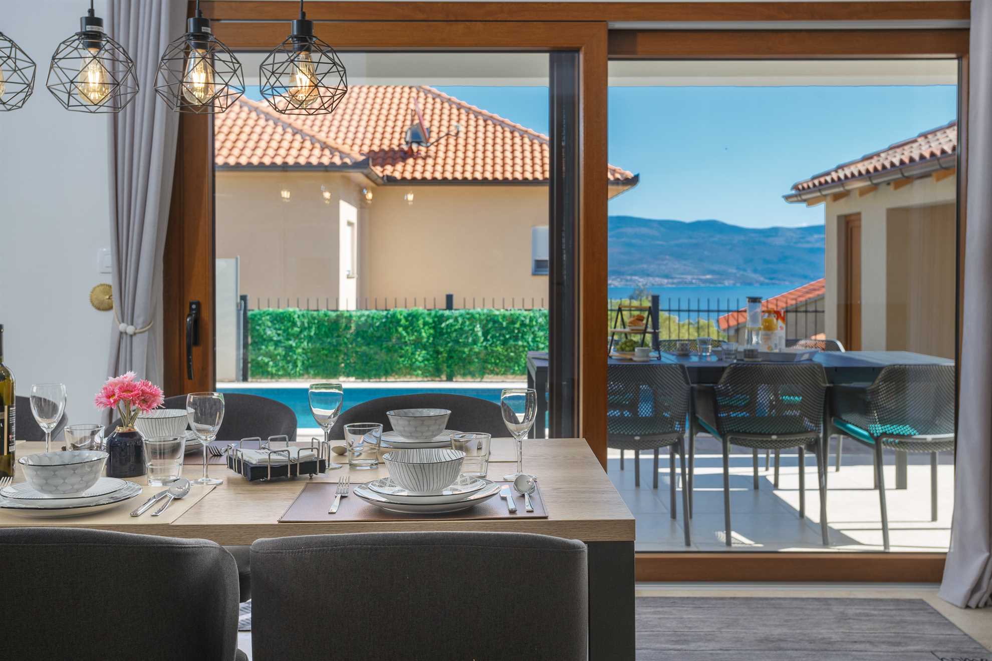 Vila MONICA s pogledom na morje in ogrevanim bazenom