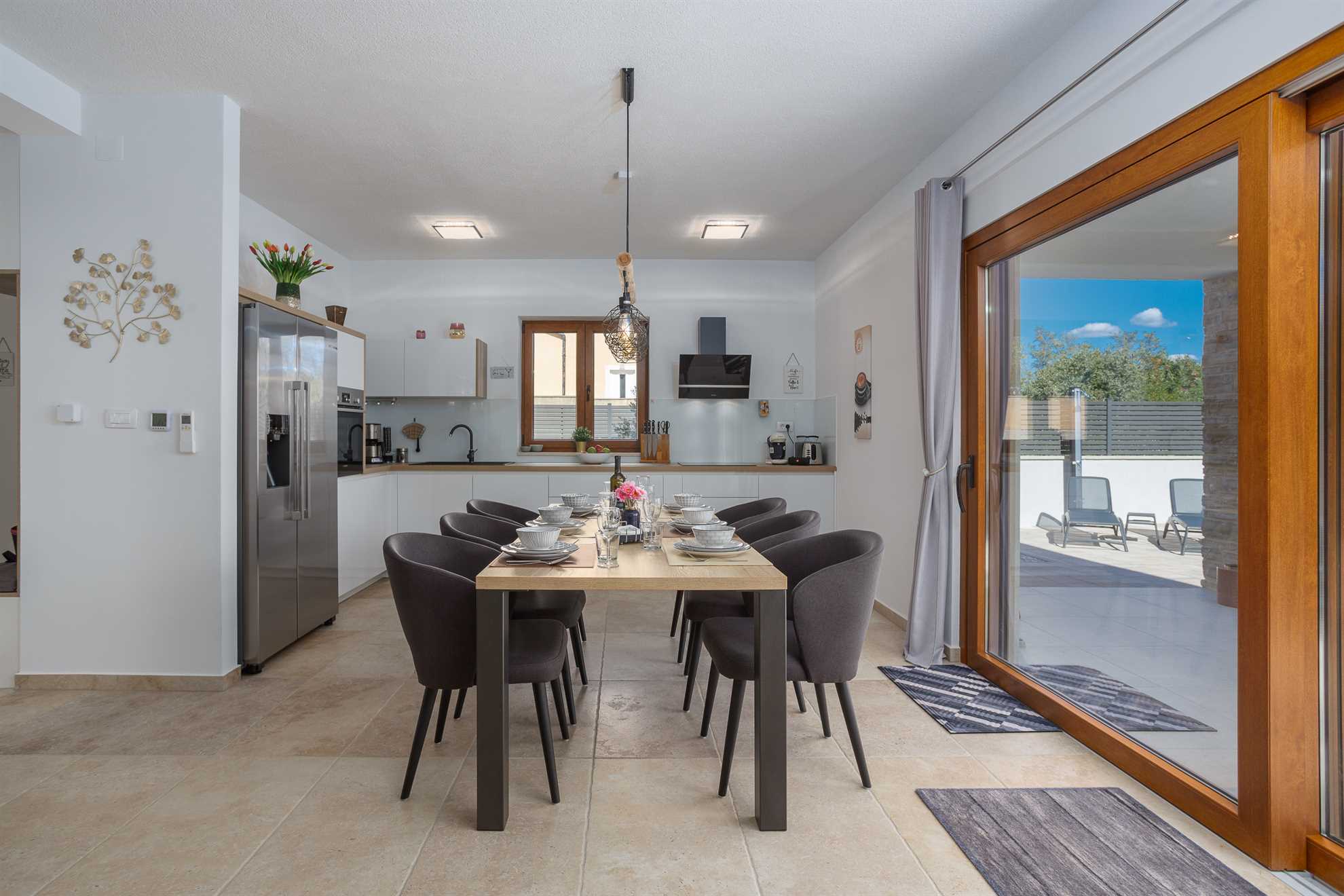 Vila MONICA s pogledom na morje in ogrevanim bazenom