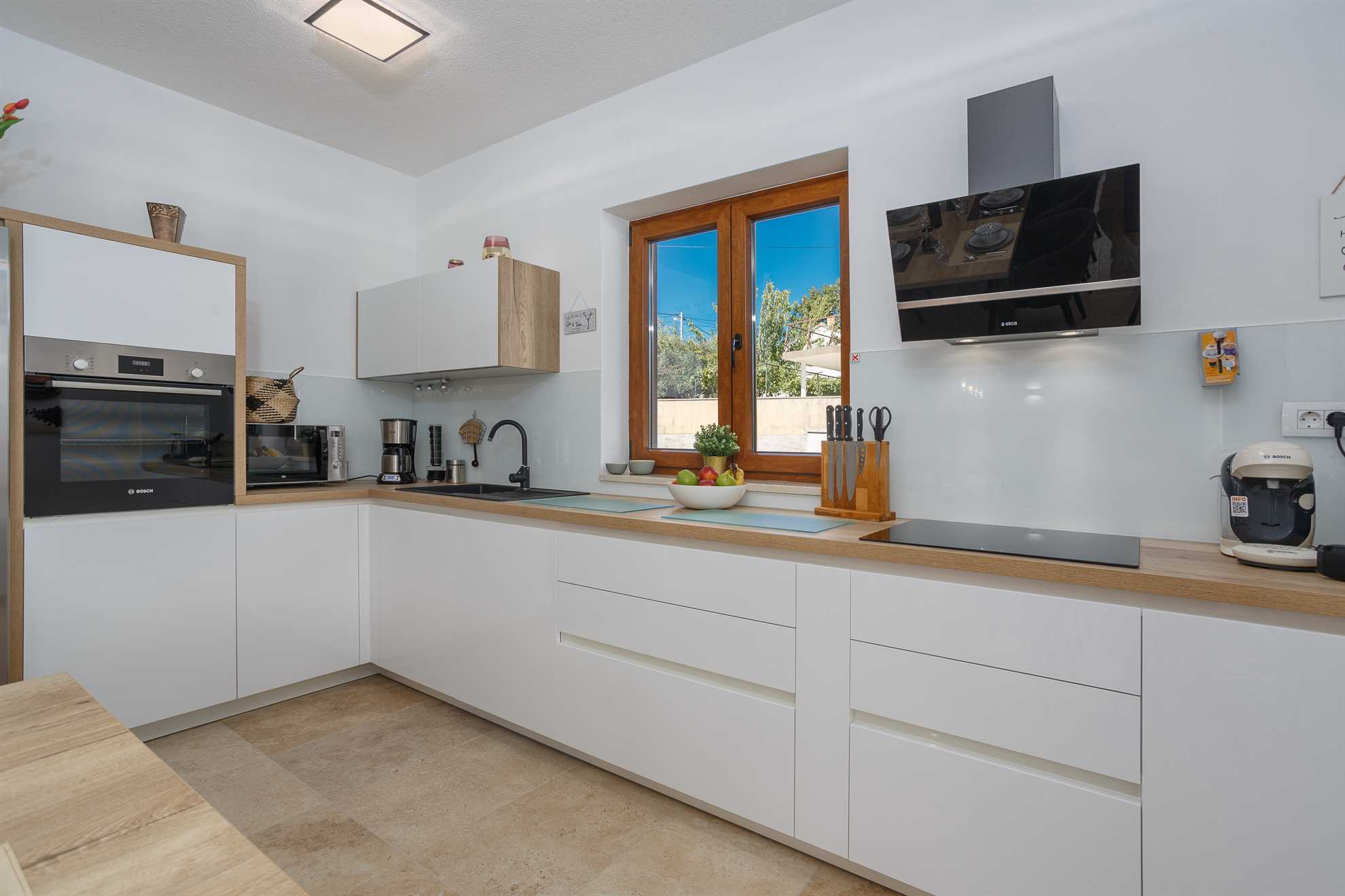 Vila MONICA s pogledom na morje in ogrevanim bazenom