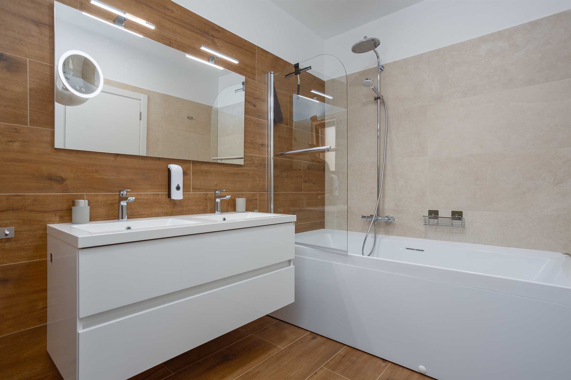 Vila MONICA s pogledom na morje in ogrevanim bazenom