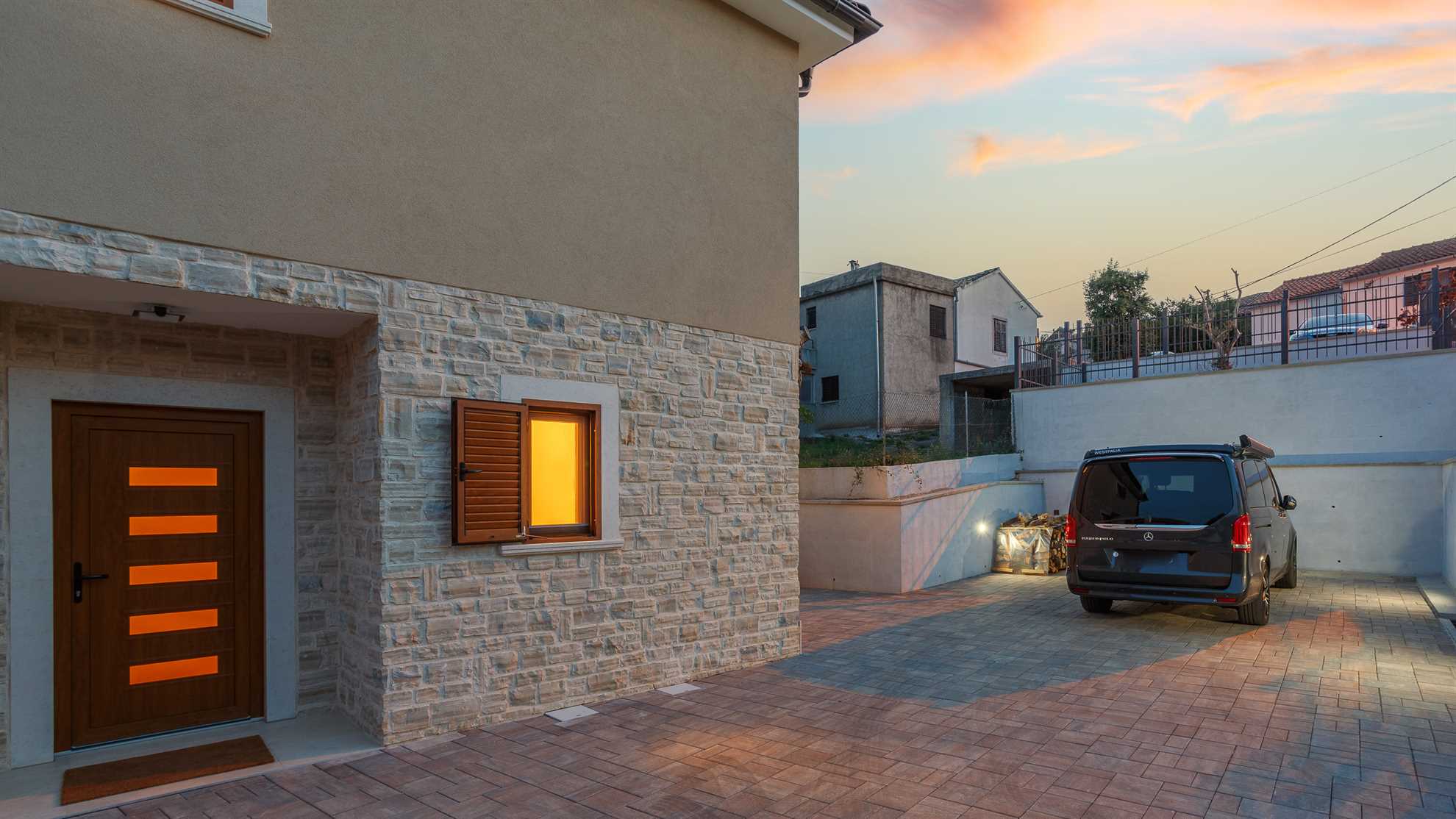 Vila MONICA s pogledom na morje in ogrevanim bazenom