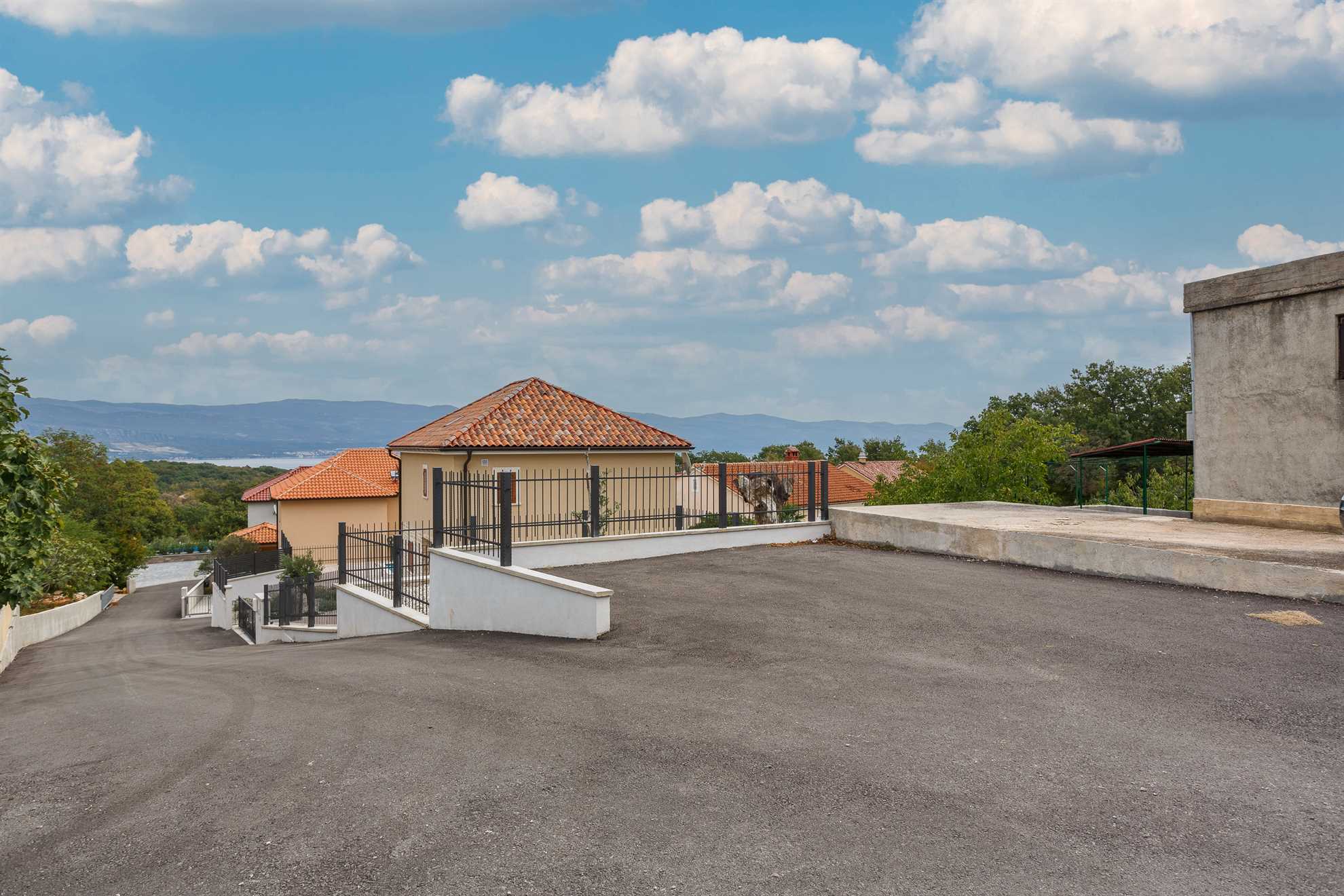 Vila MONICA s pogledom na morje in ogrevanim bazenom