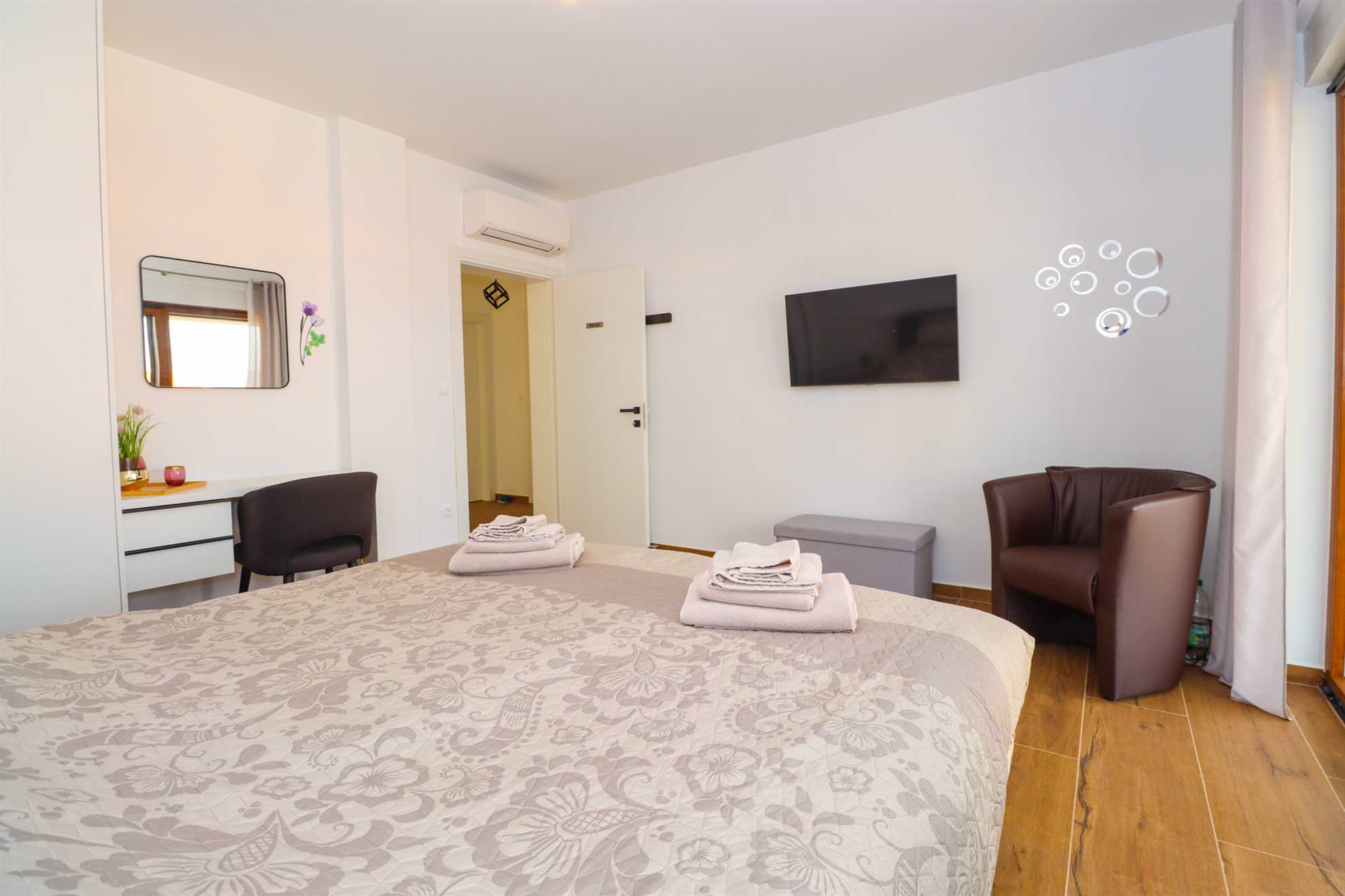 Vila MONICA s pogledom na morje in ogrevanim bazenom