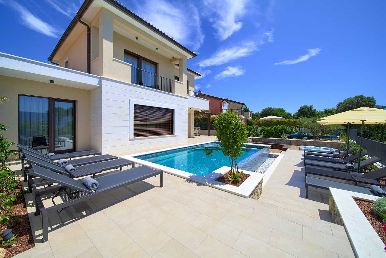 Villa LORD mit beheiztem Pool, Whirlpool und Sauna