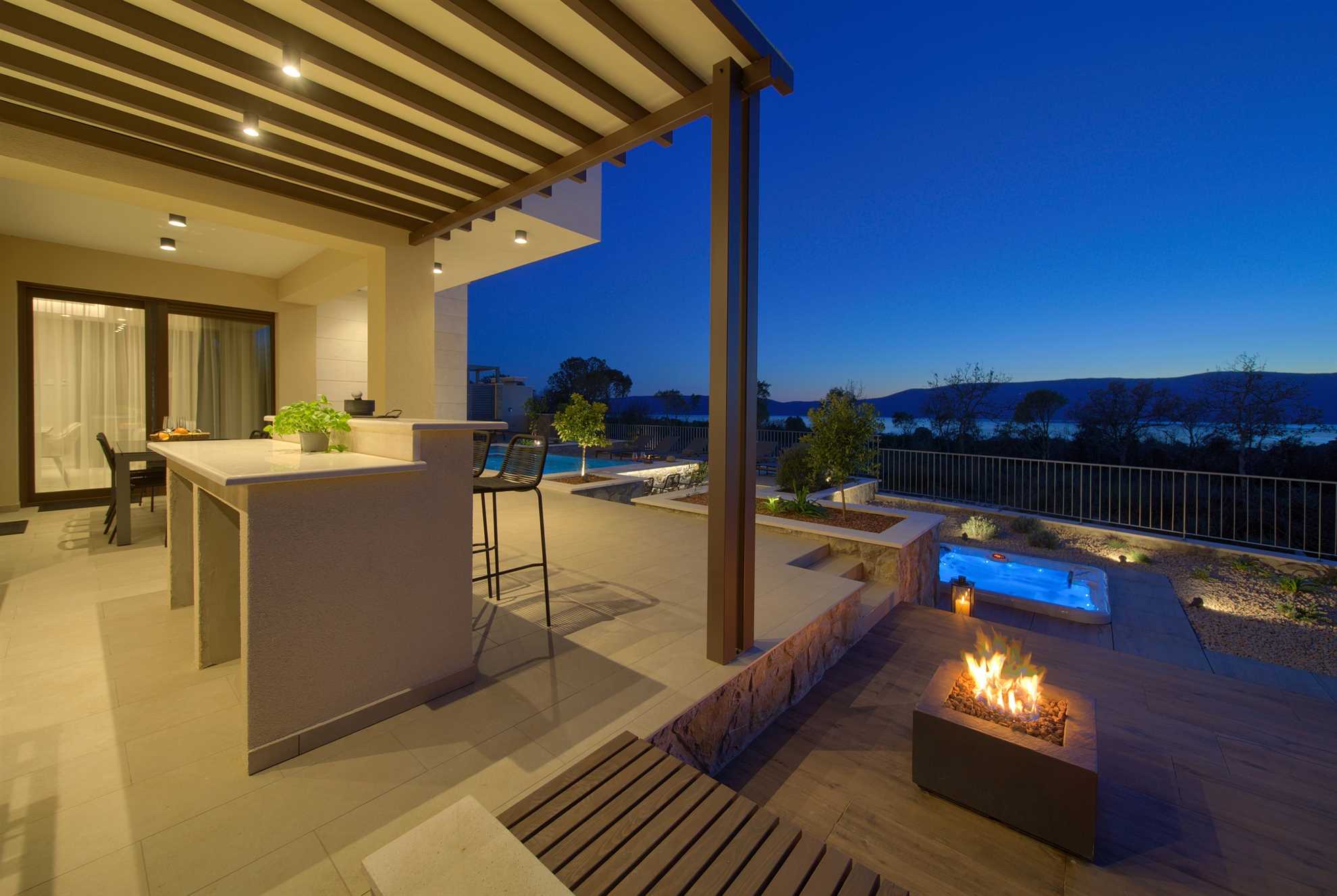 Villa LADY s grijanim bazenom, jacuzzijem i saunom