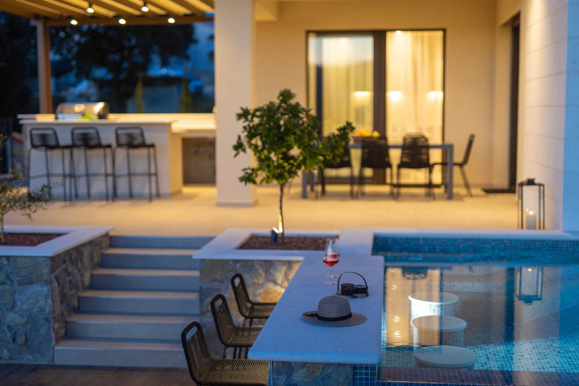 Villa LADY s grijanim bazenom, jacuzzijem i saunom